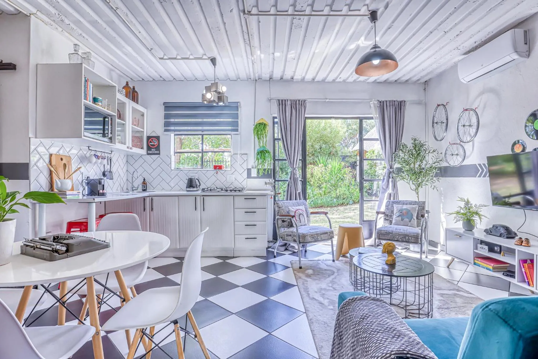 Kitchen or kitchenette in The Bedford Manor