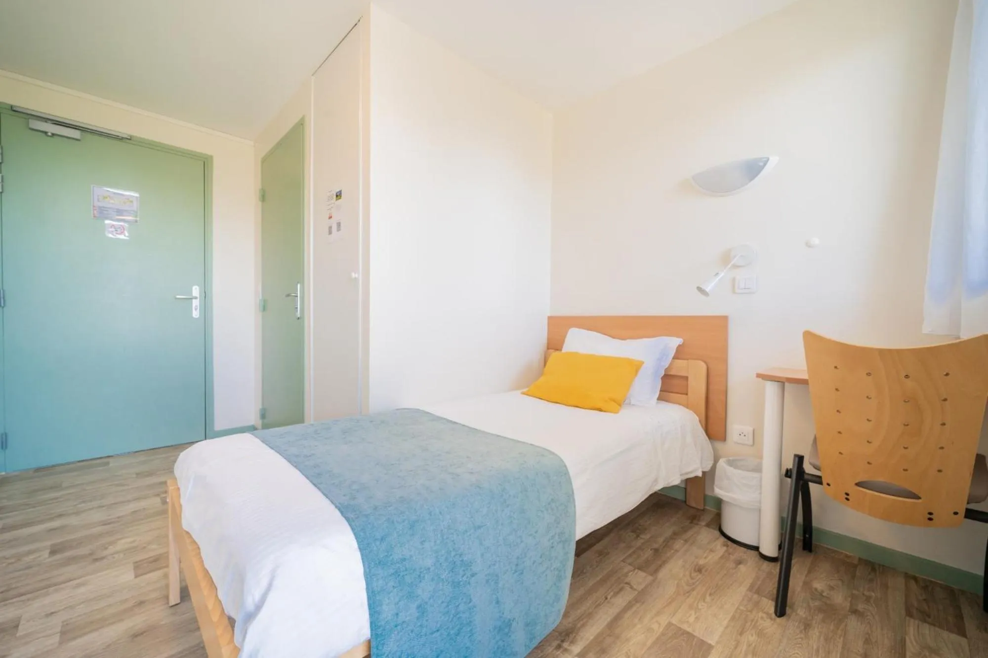 Photo of the whole room, Bed in Centre Jean XXIII