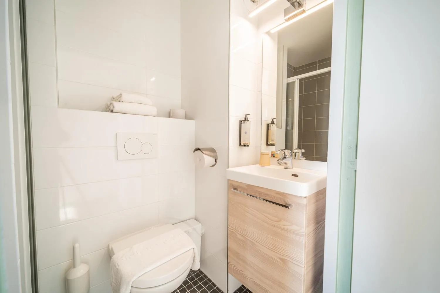 Shower in Centre Jean XXIII