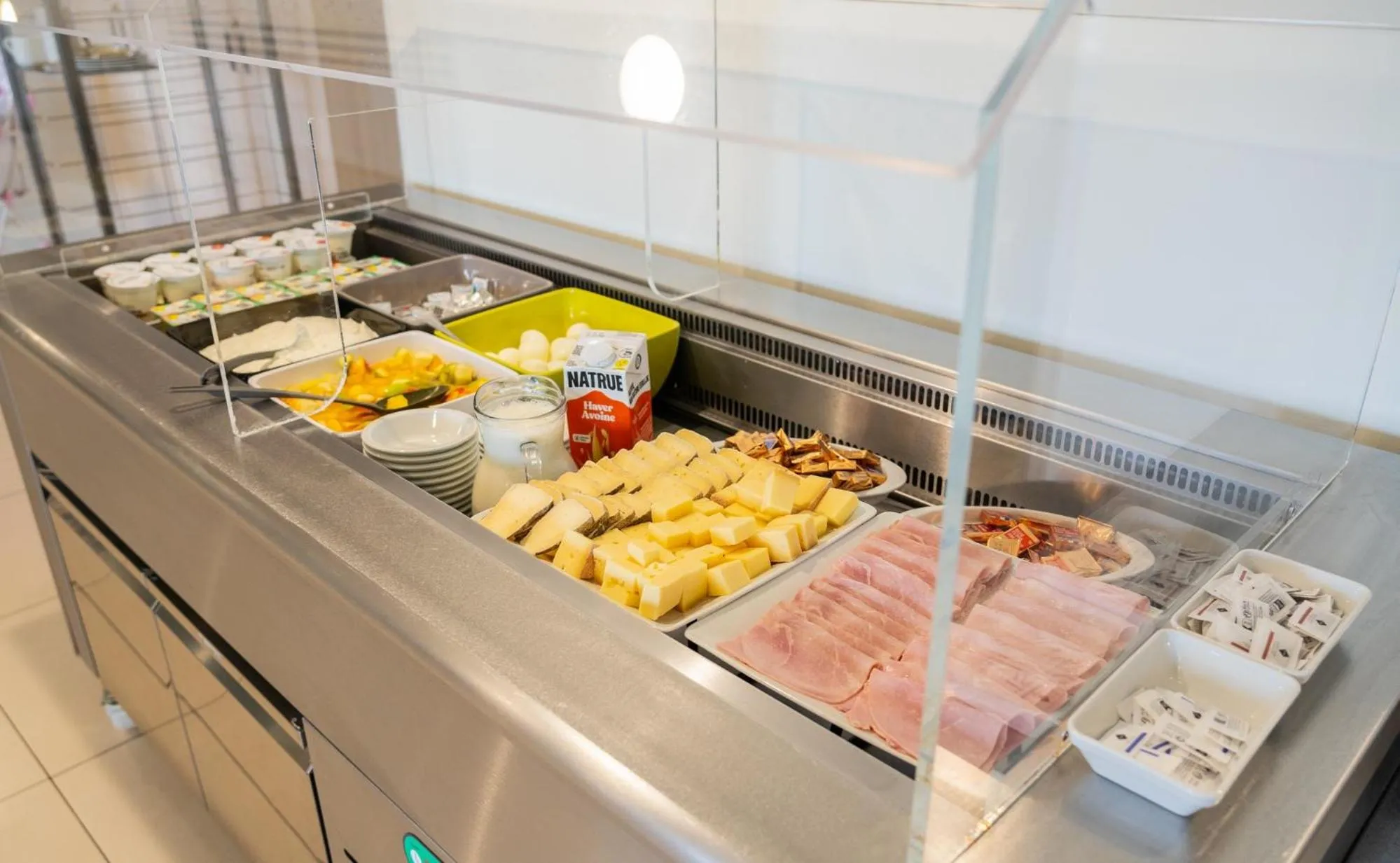 Buffet breakfast in Centre Jean XXIII