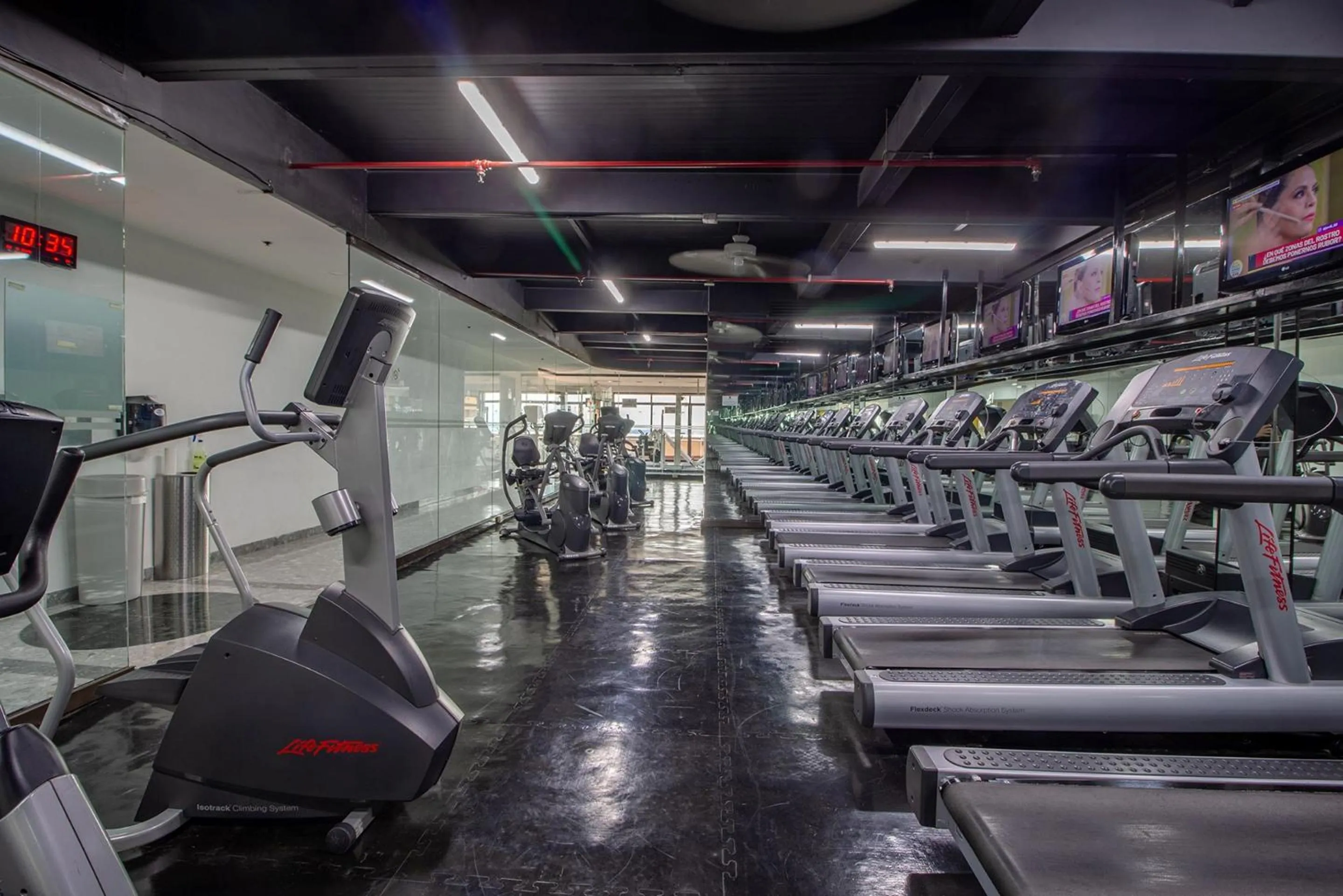 Fitness centre/facilities in Camino Real Aeropuerto