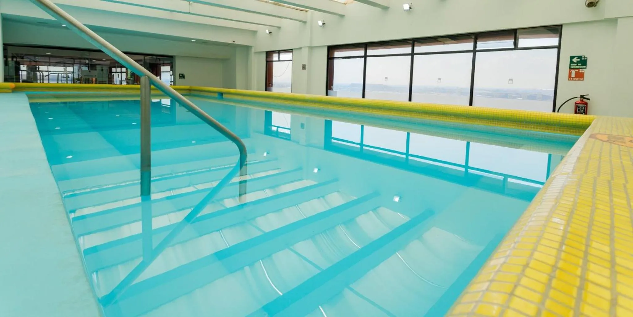 Swimming pool in Camino Real Aeropuerto
