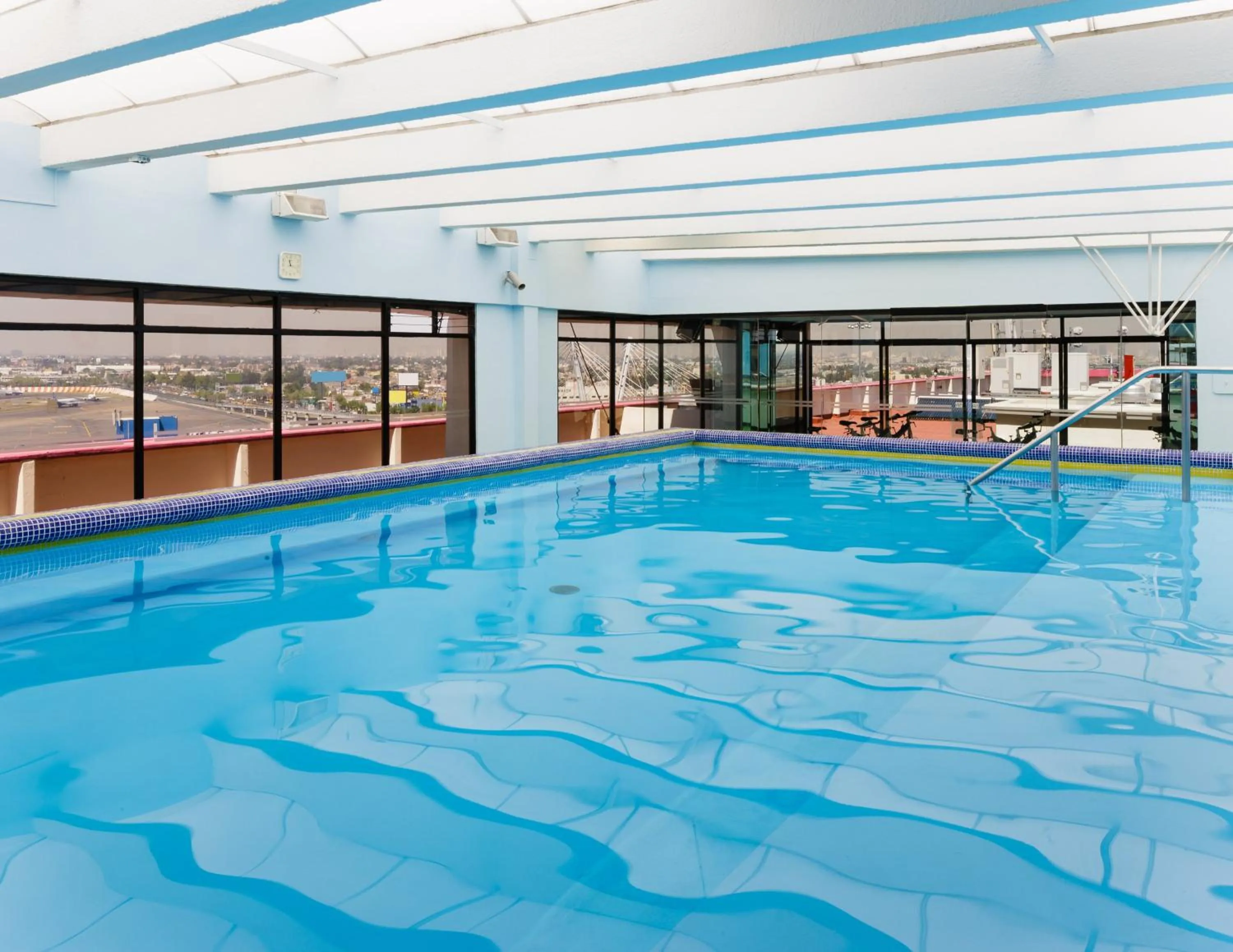 Swimming pool in Camino Real Aeropuerto