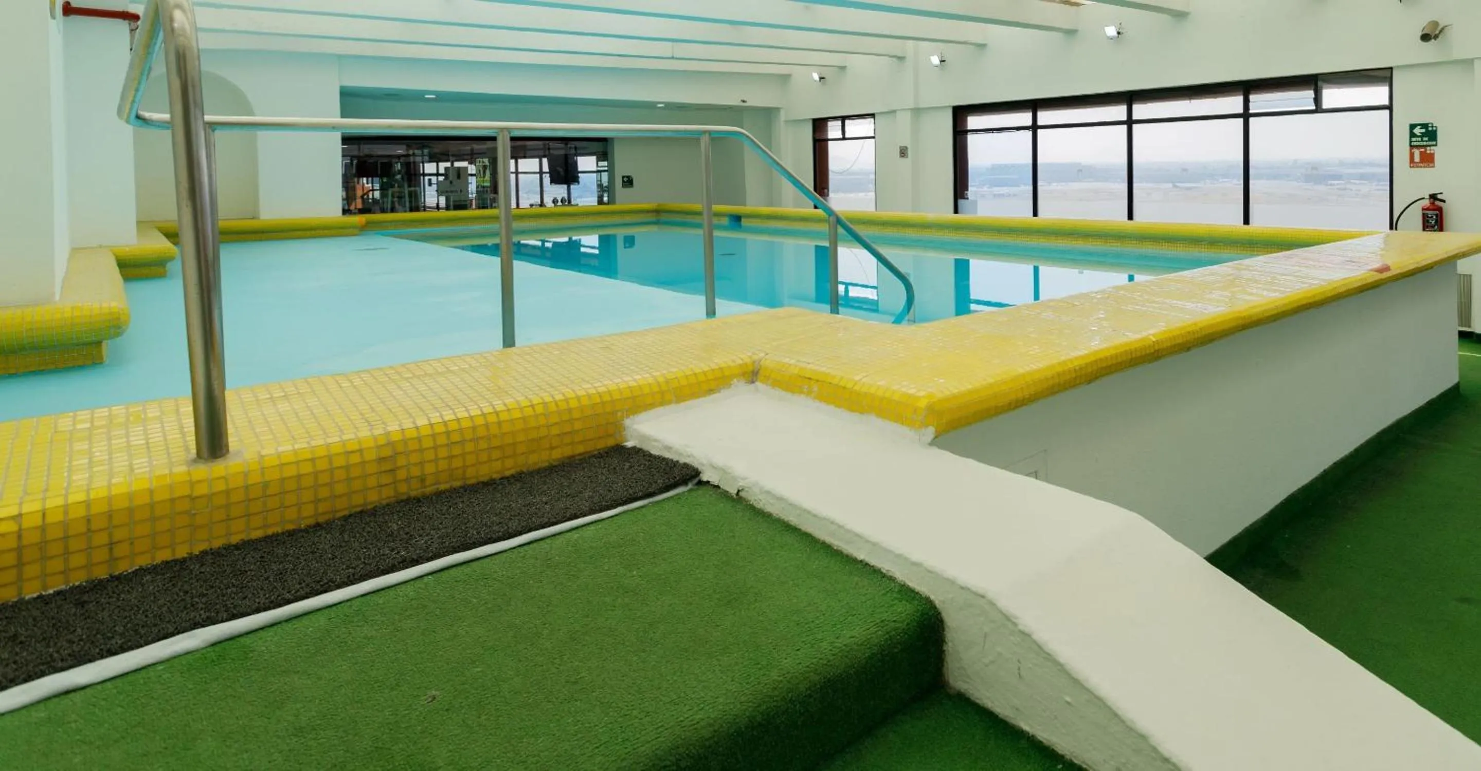 Swimming pool in Camino Real Aeropuerto