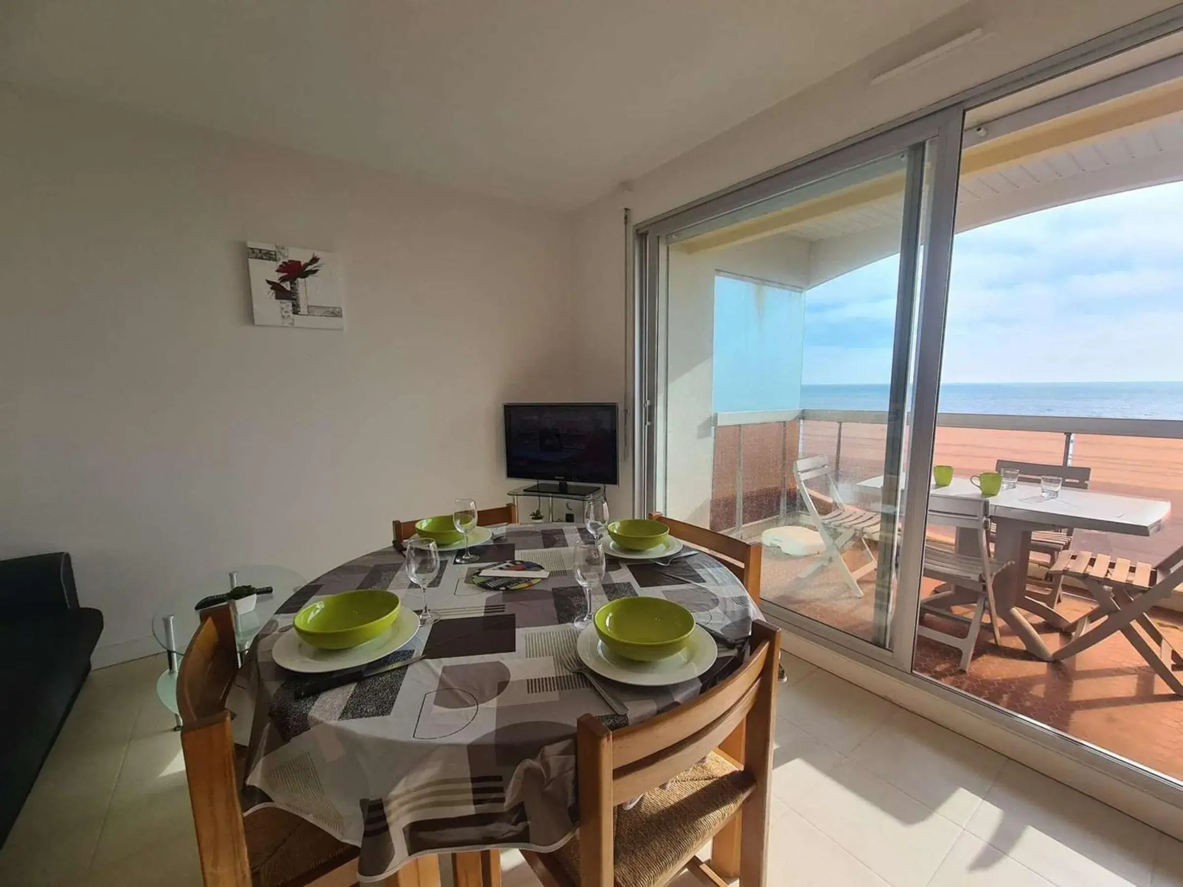 Appartement Face Mer, 3 Pièces, 4 Couchages avec Balcon, Parking Privé, 2 Étoiles - Saint-Jean-de-Monts - FR-1-224C-113 Appartement Face Mer, 3 Pièces, 4 Couchages avec Balcon, Parking Privé, 2 Étoiles - Saint-Jean-de-Monts - FR-1-224C-113