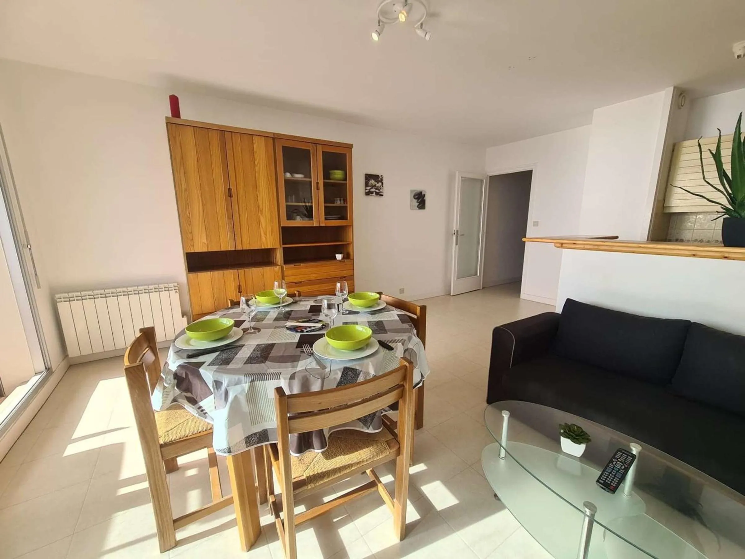 Appartement Face Mer, 3 Pièces, 4 Couchages avec Balcon, Parking Privé, 2 Étoiles - Saint-Jean-de-Monts - FR-1-224C-113