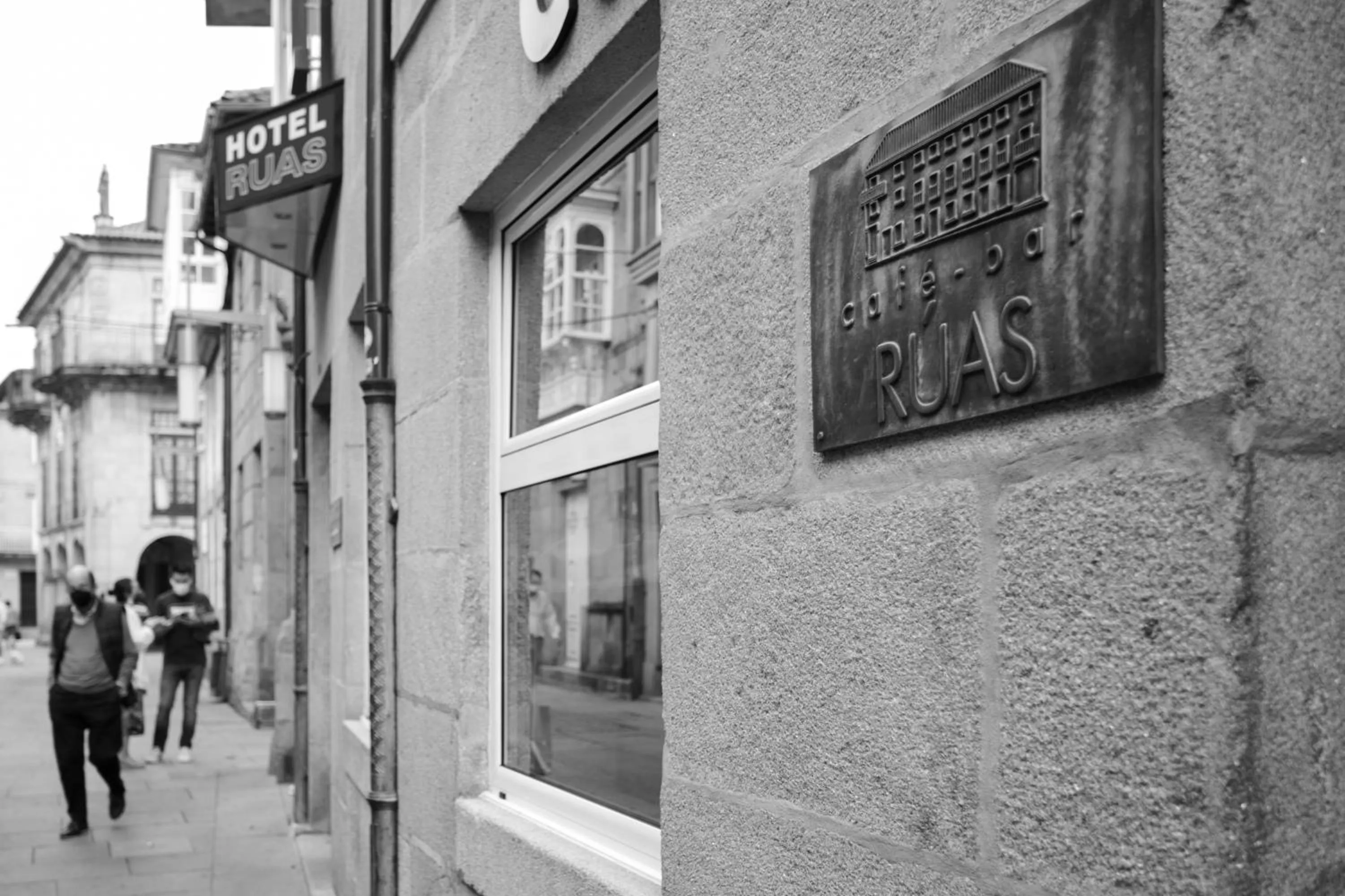 People in Hotel Restaurante Rúas