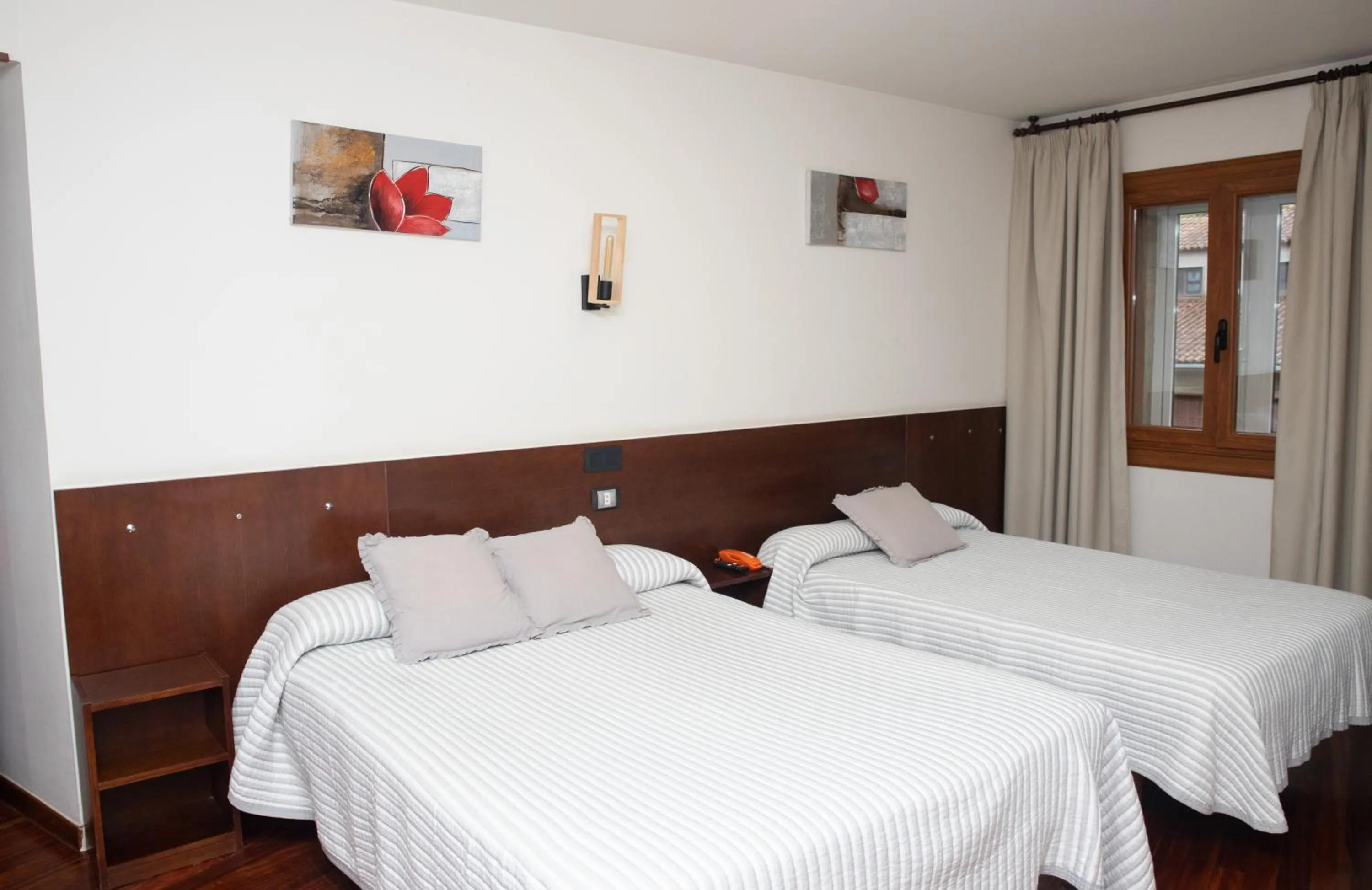 Bed in Hotel Restaurante Rúas