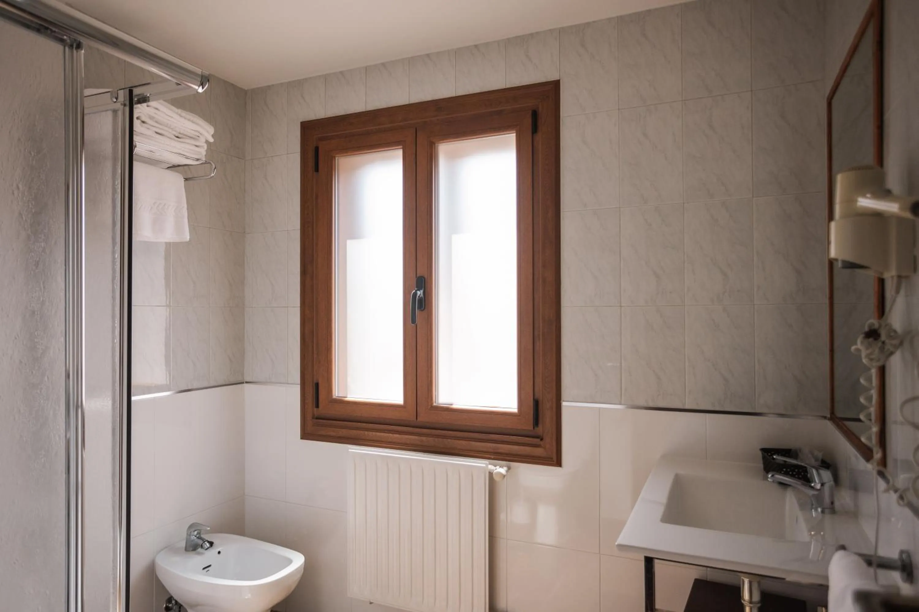 Toilet in Hotel Restaurante Rúas