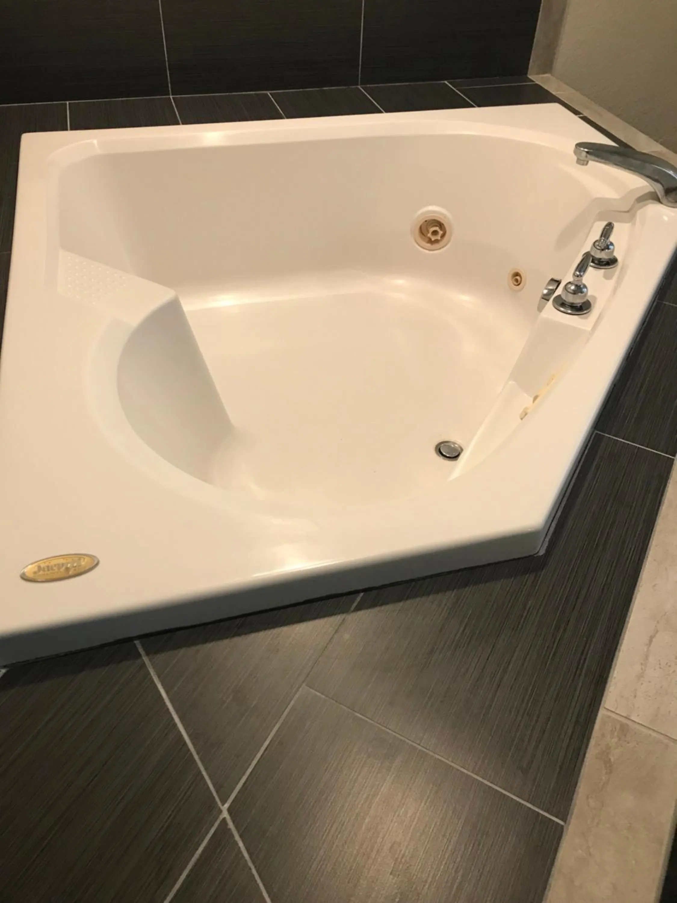 Hot Tub in Microtel Inn & Suites Urbandale