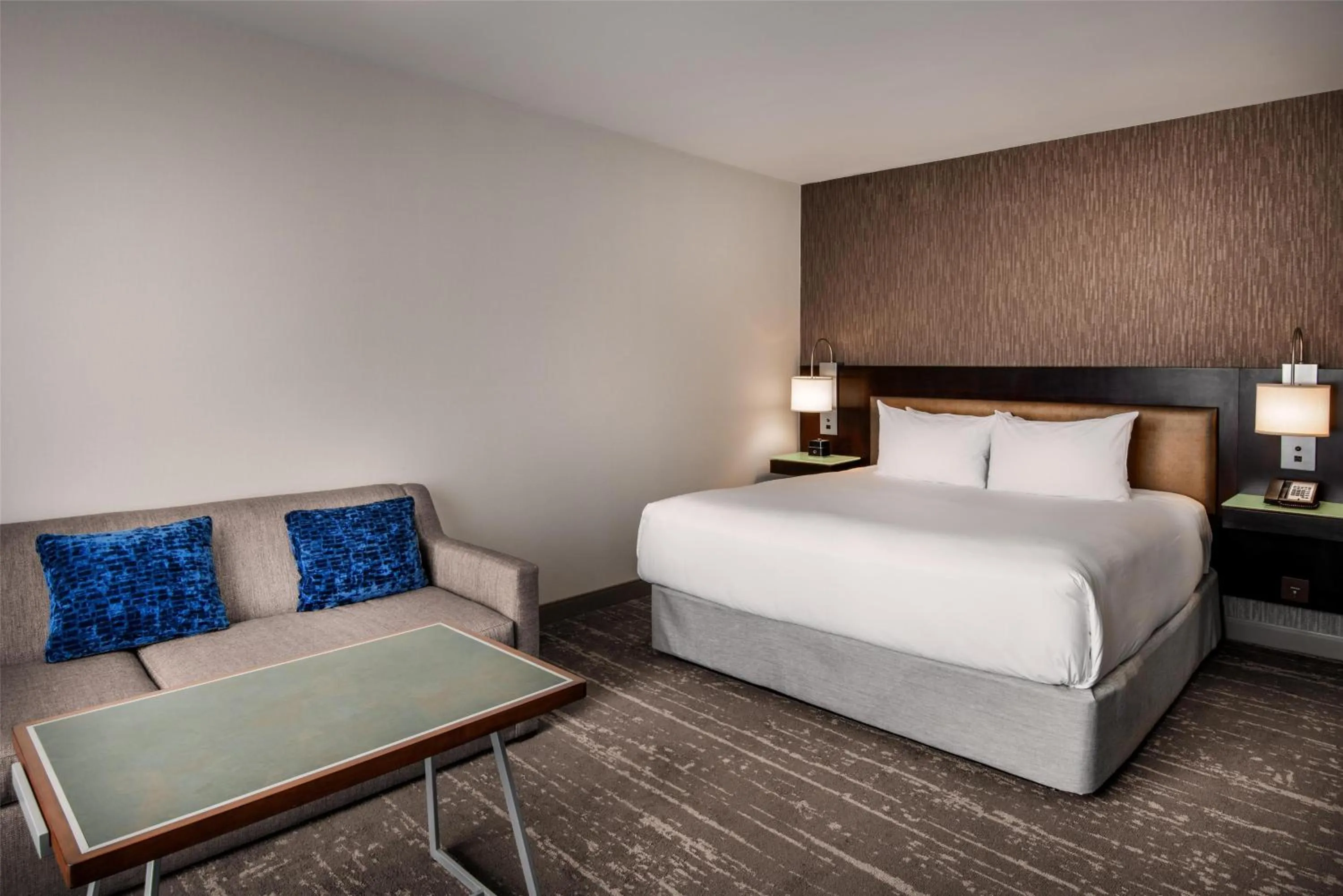 Bedroom, Bed in Hyatt Regency Indianapolis