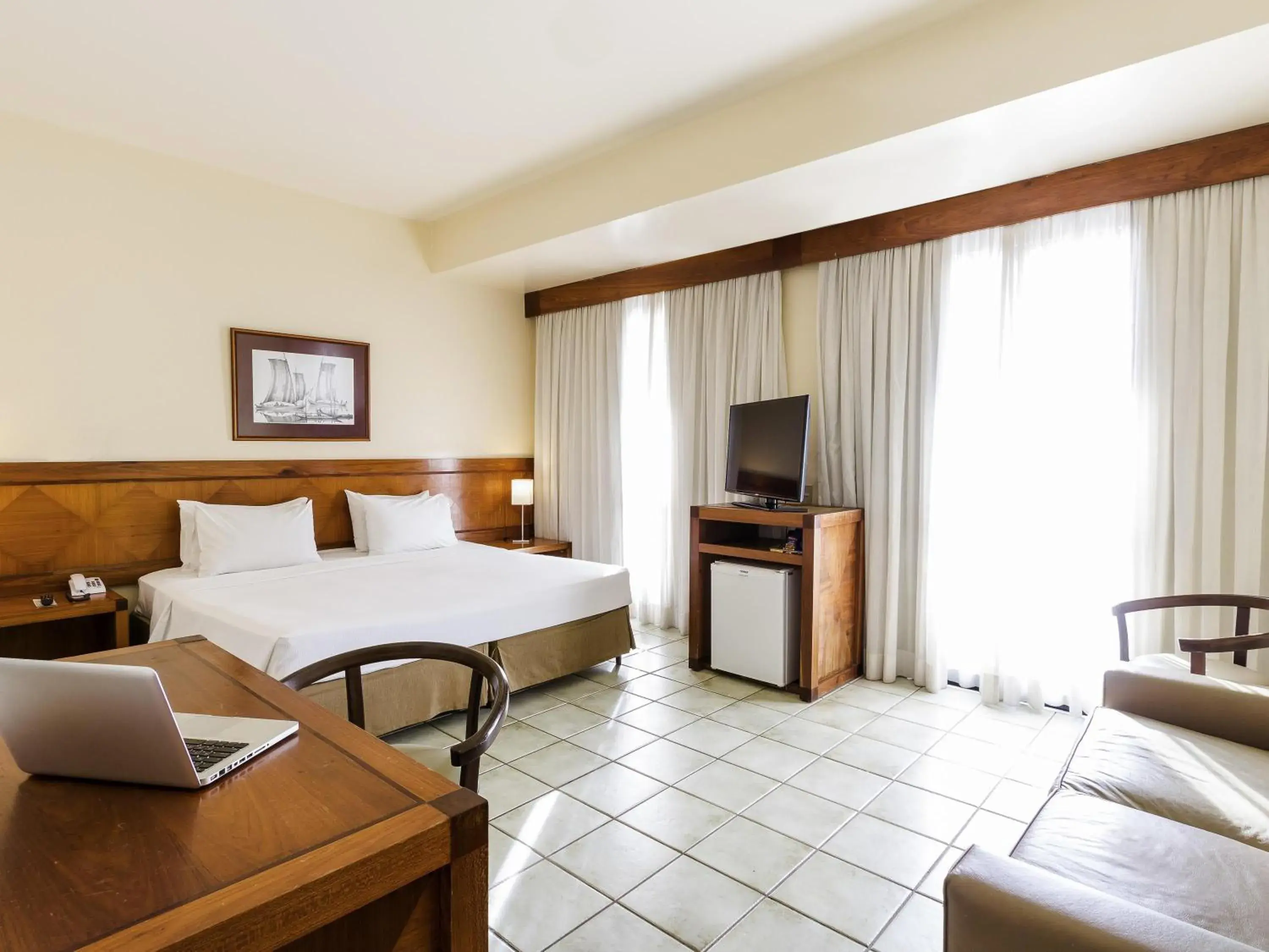 Standard Room with One King Bed - single occupancy - not renovated in Novotel Salvador Rio Vermelho Standard Room with One King Bed - single occupancy - not renovated in Novotel Salvador Rio Vermelho