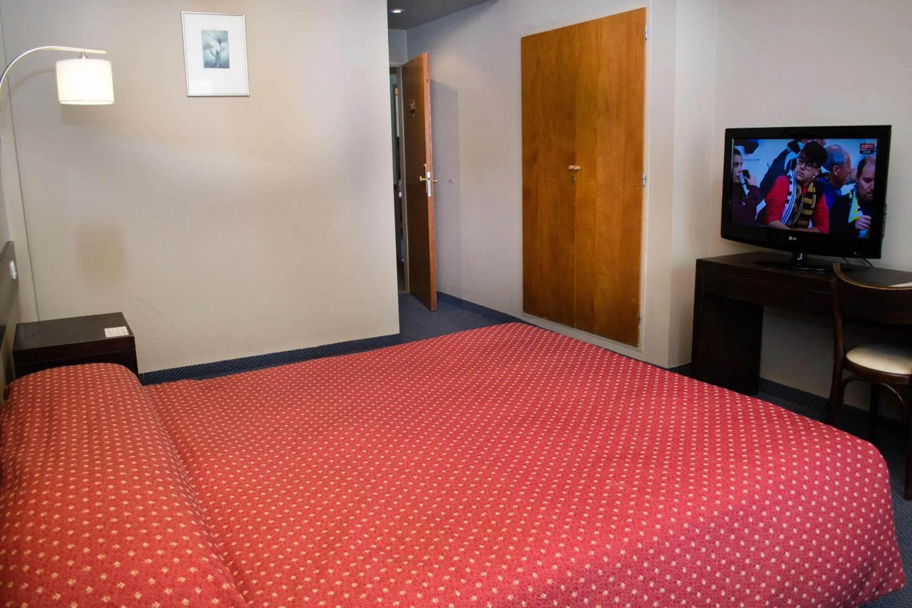 Photo of the whole room, Bed in Marcopolo Suites Calafate Photo of the whole room, Bed in Marcopolo Suites Calafate