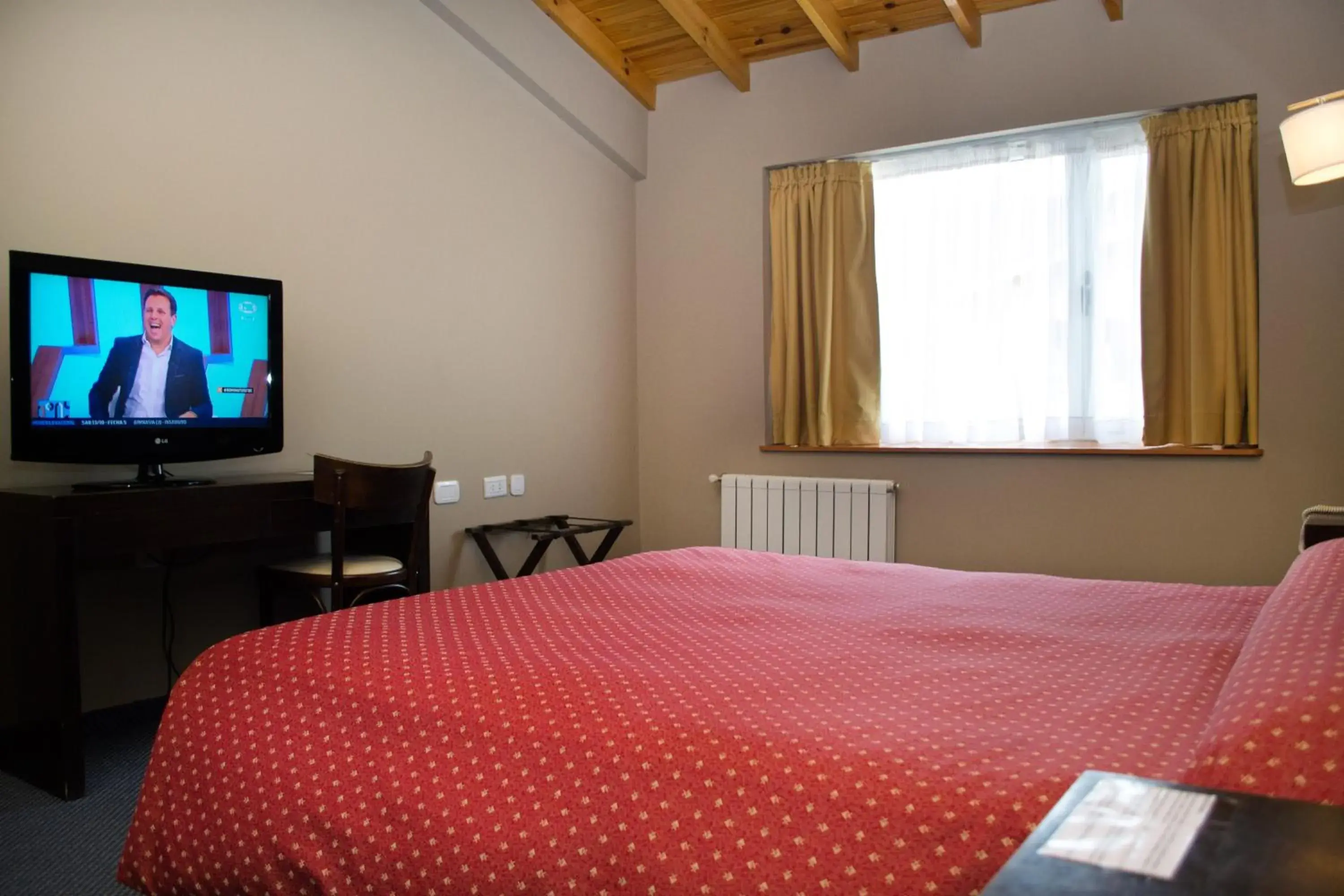Photo of the whole room, Bed in Marcopolo Suites Calafate Photo of the whole room, Bed in Marcopolo Suites Calafate