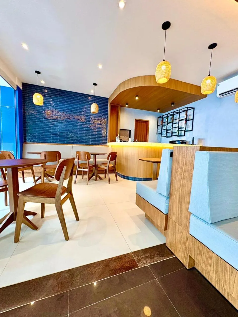 Restaurant/places to eat in Hit Hotel