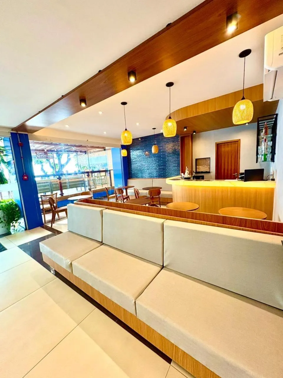 Restaurant/places to eat in Hit Hotel