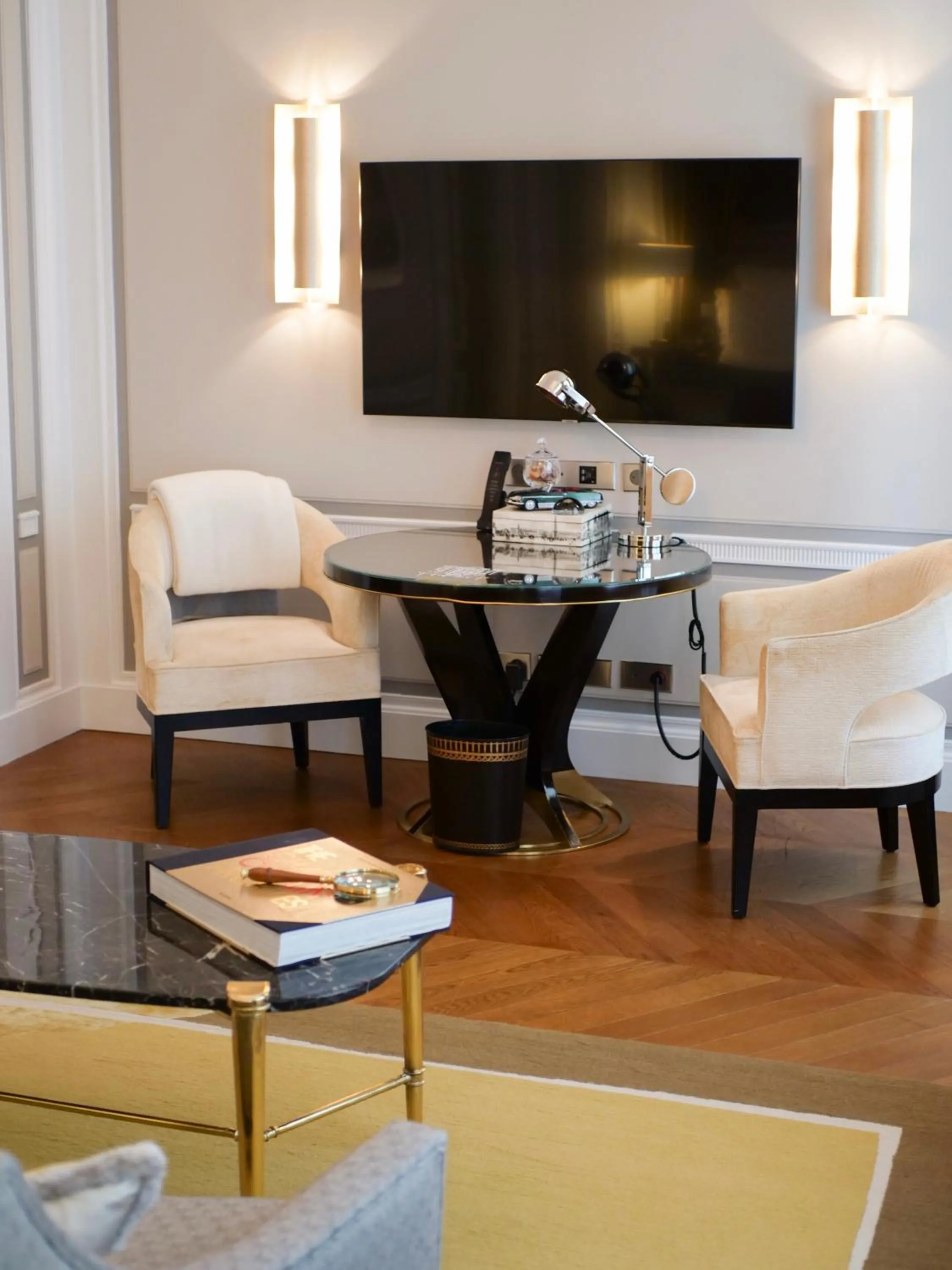 Living room in Hotel de Crillon