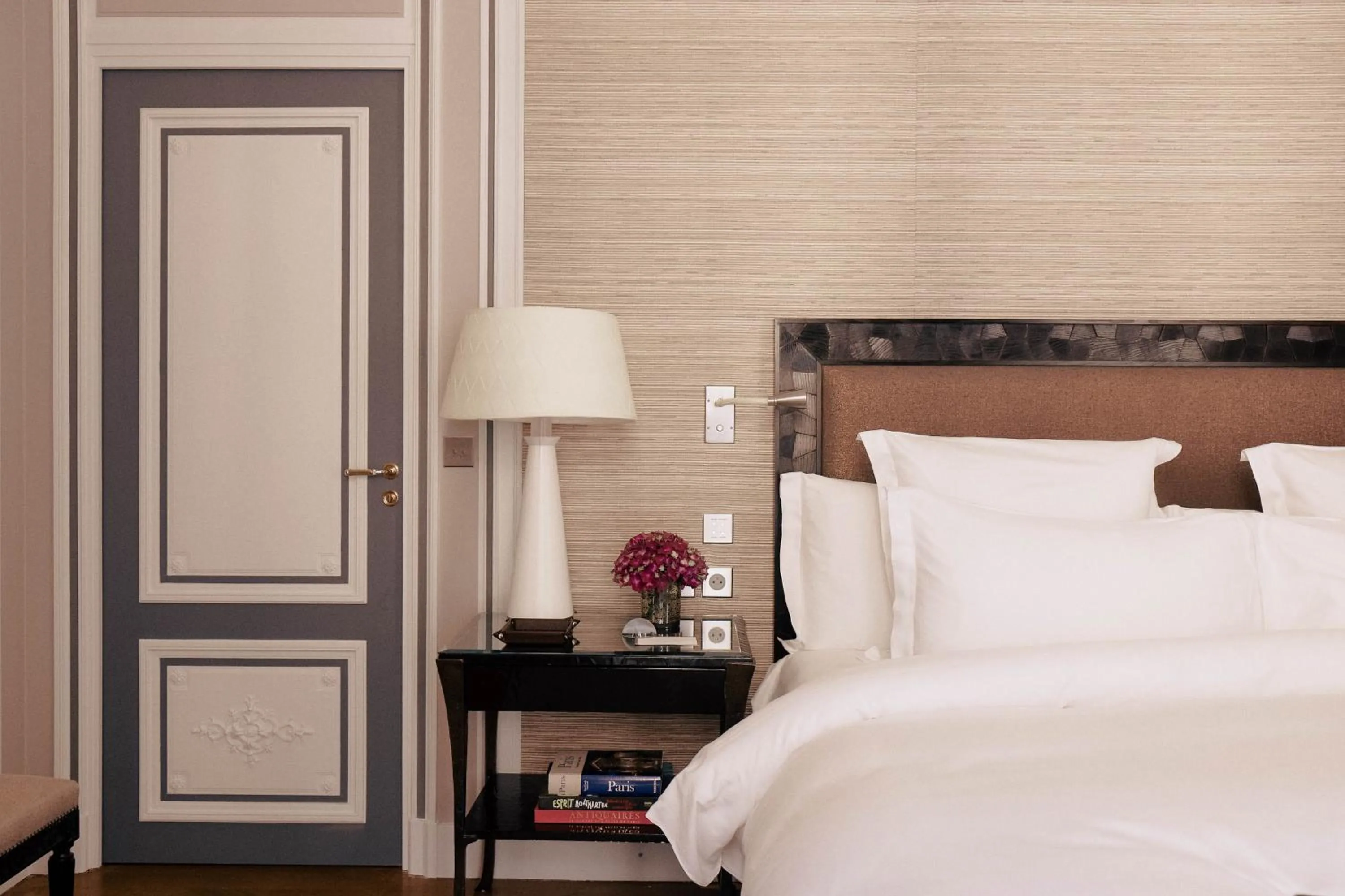 Bed in Hotel de Crillon