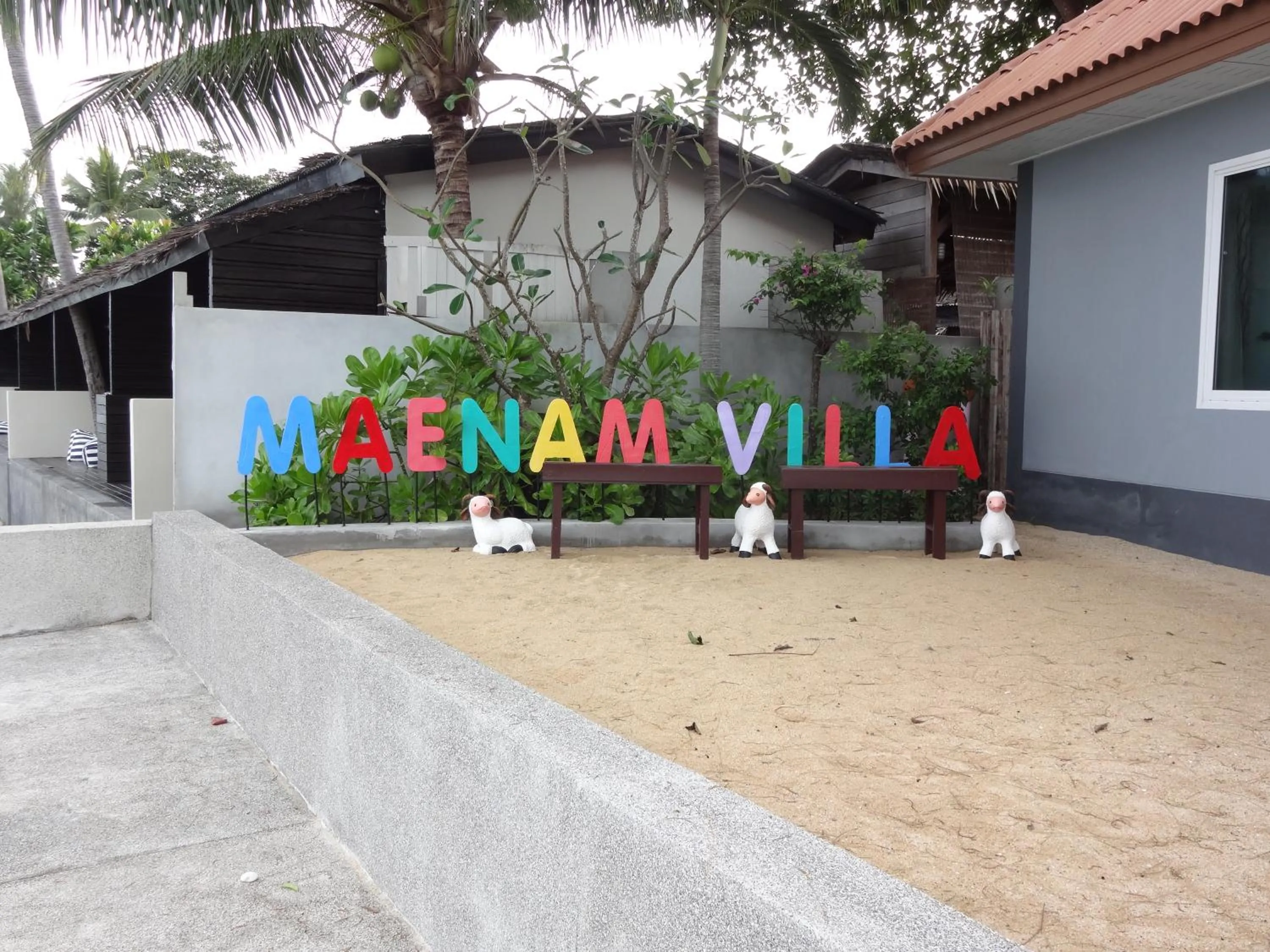 Property building in Maenam Villa Hotel