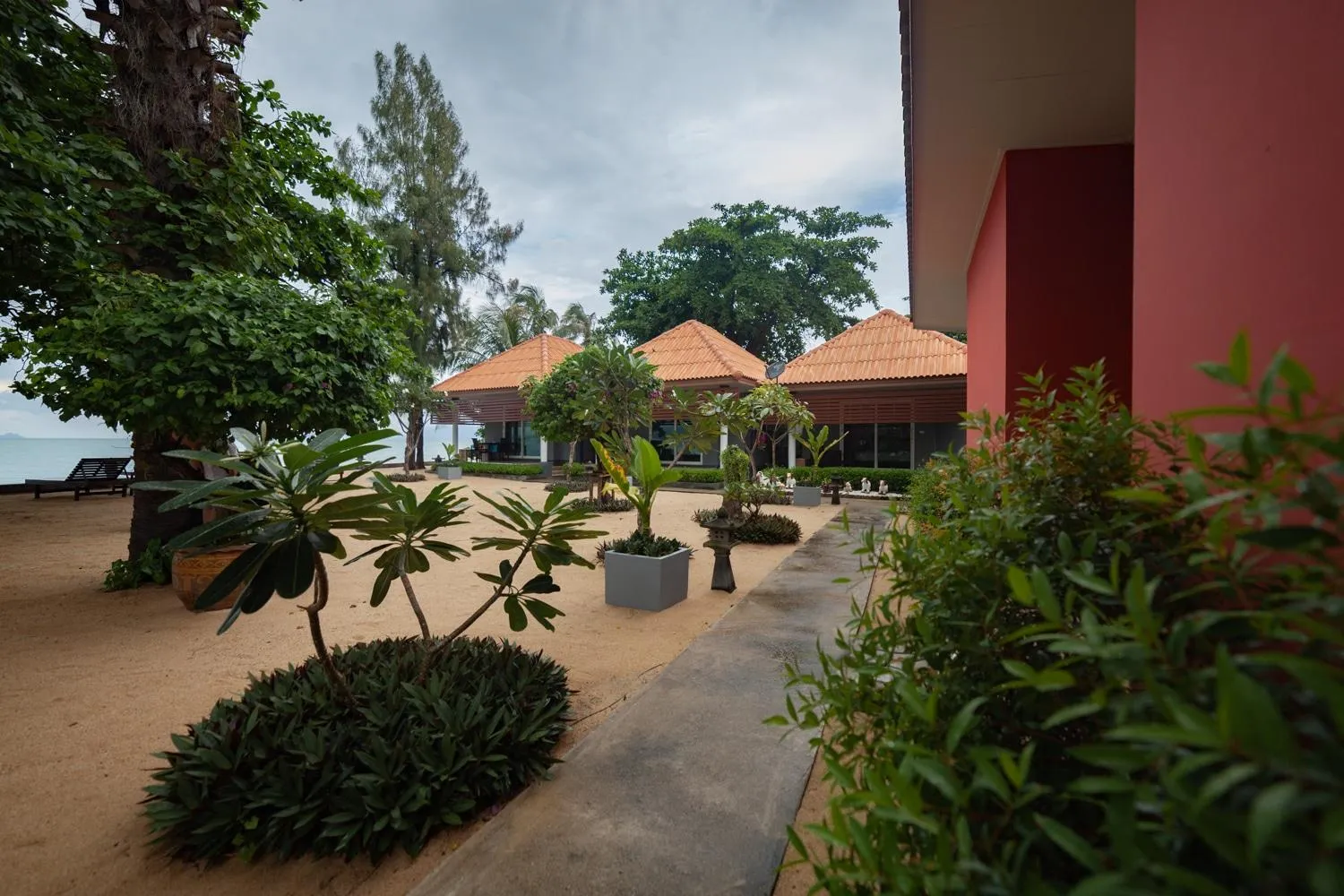 Patio in Maenam Villa Hotel