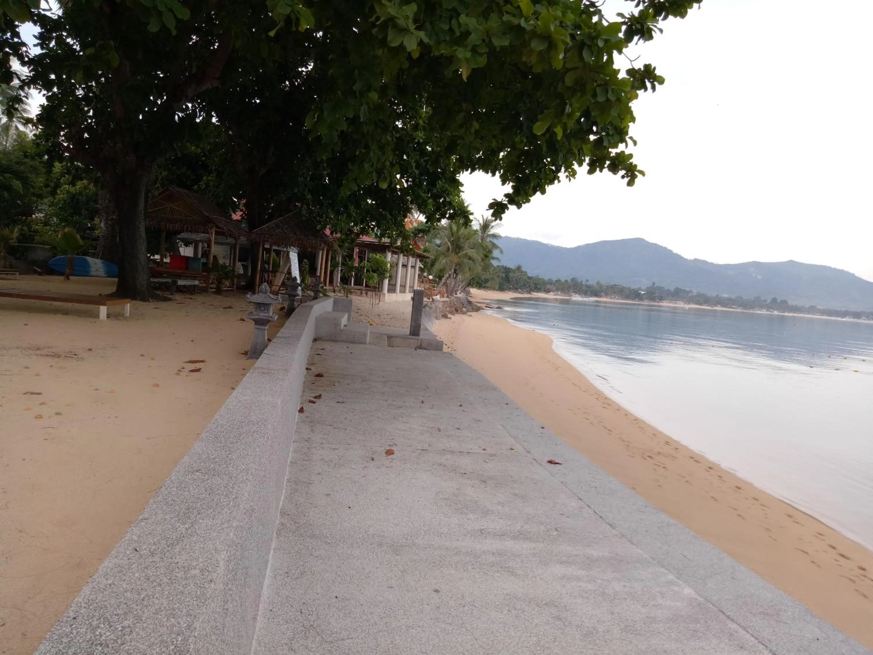 Beach in Maenam Villa Hotel