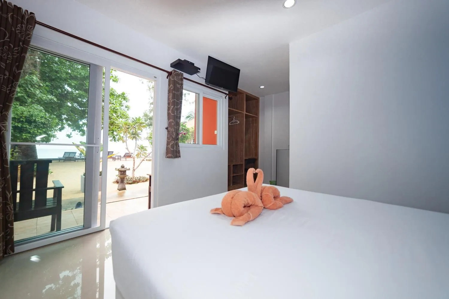 Bedroom, Bed in Maenam Villa Hotel