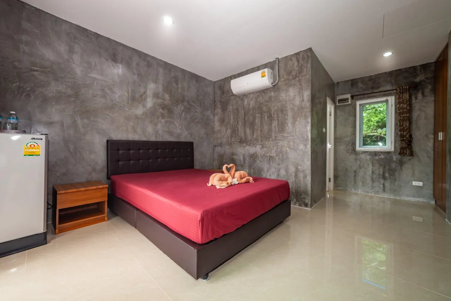 Bed in Maenam Villa Hotel