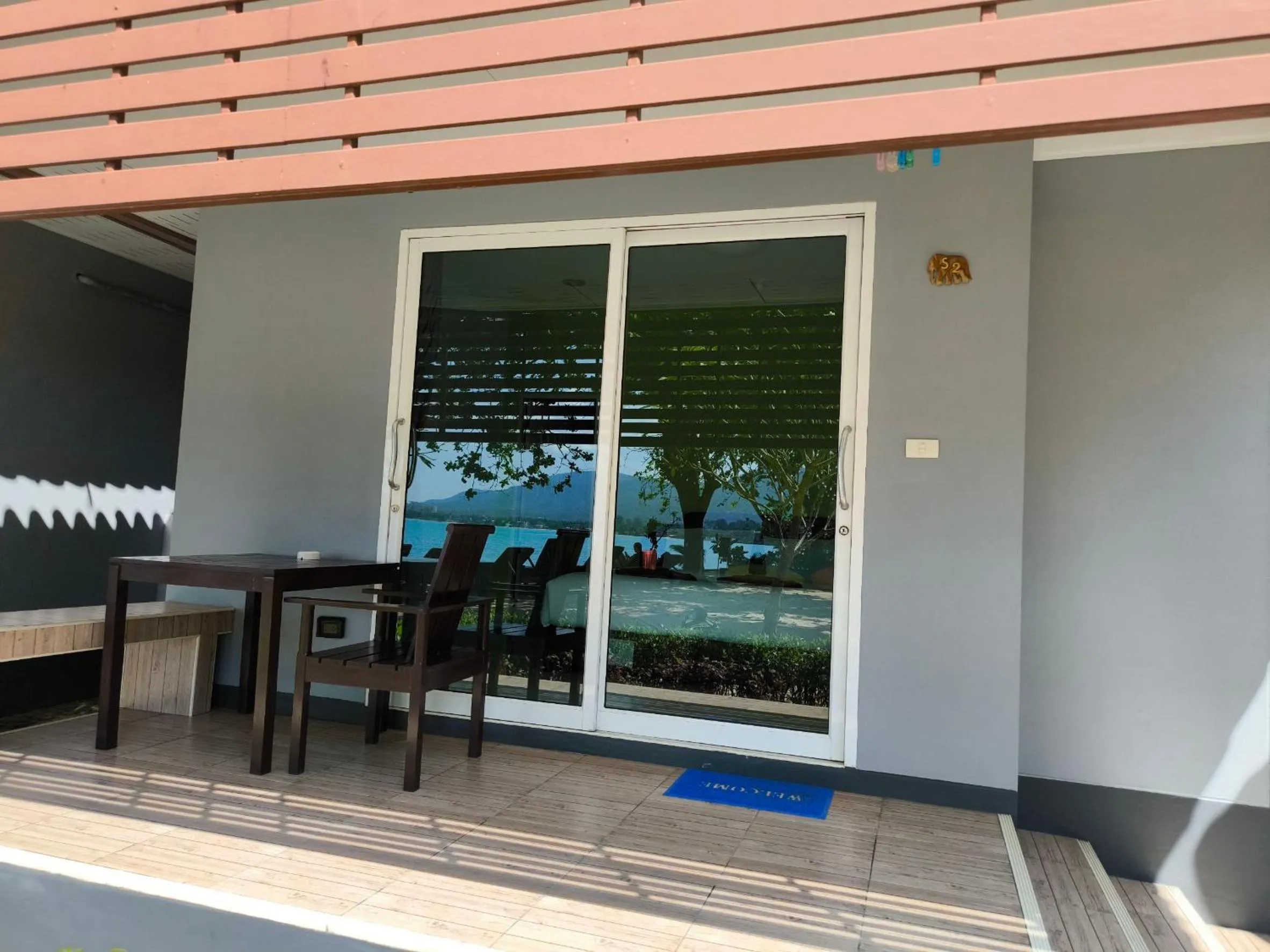 Balcony/Terrace in Maenam Villa Hotel