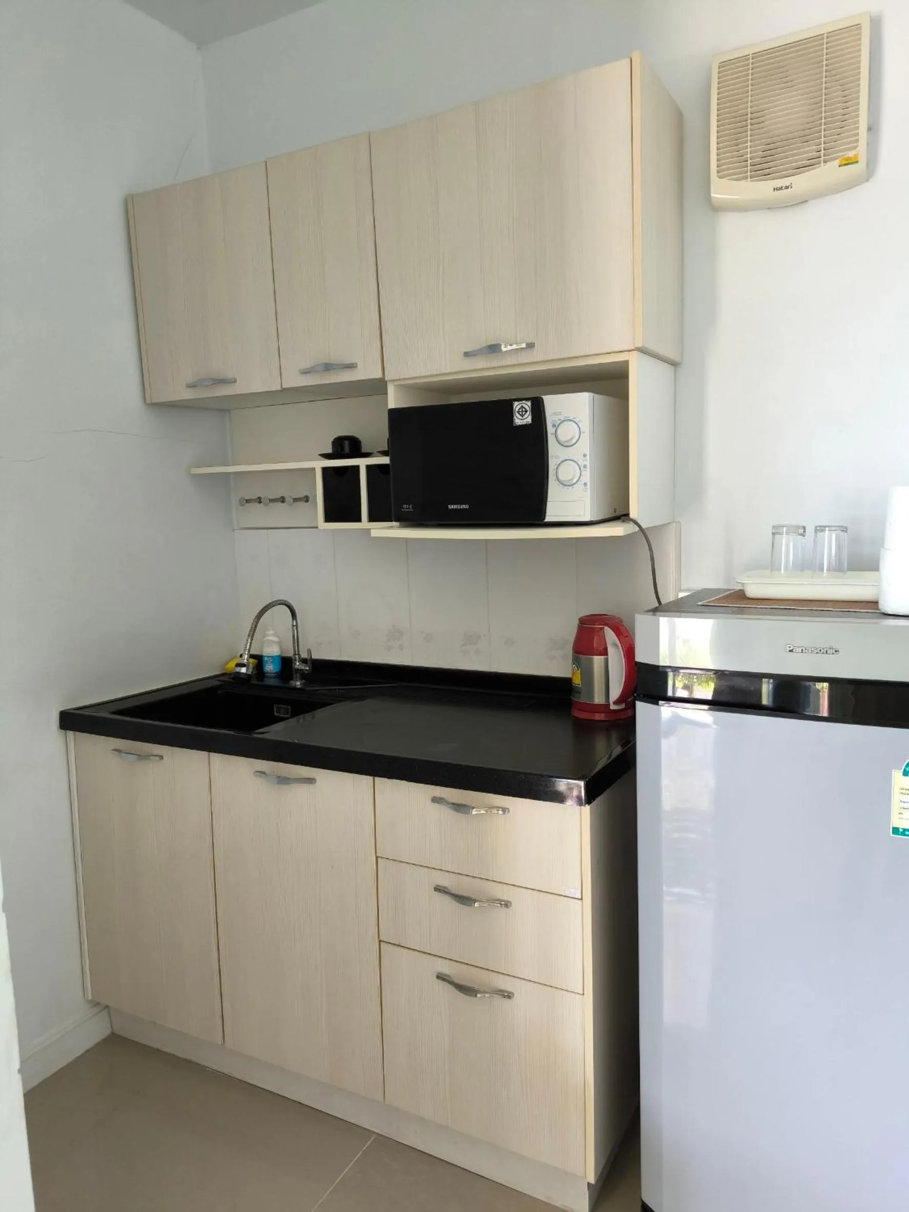 minibar in Maenam Villa Hotel