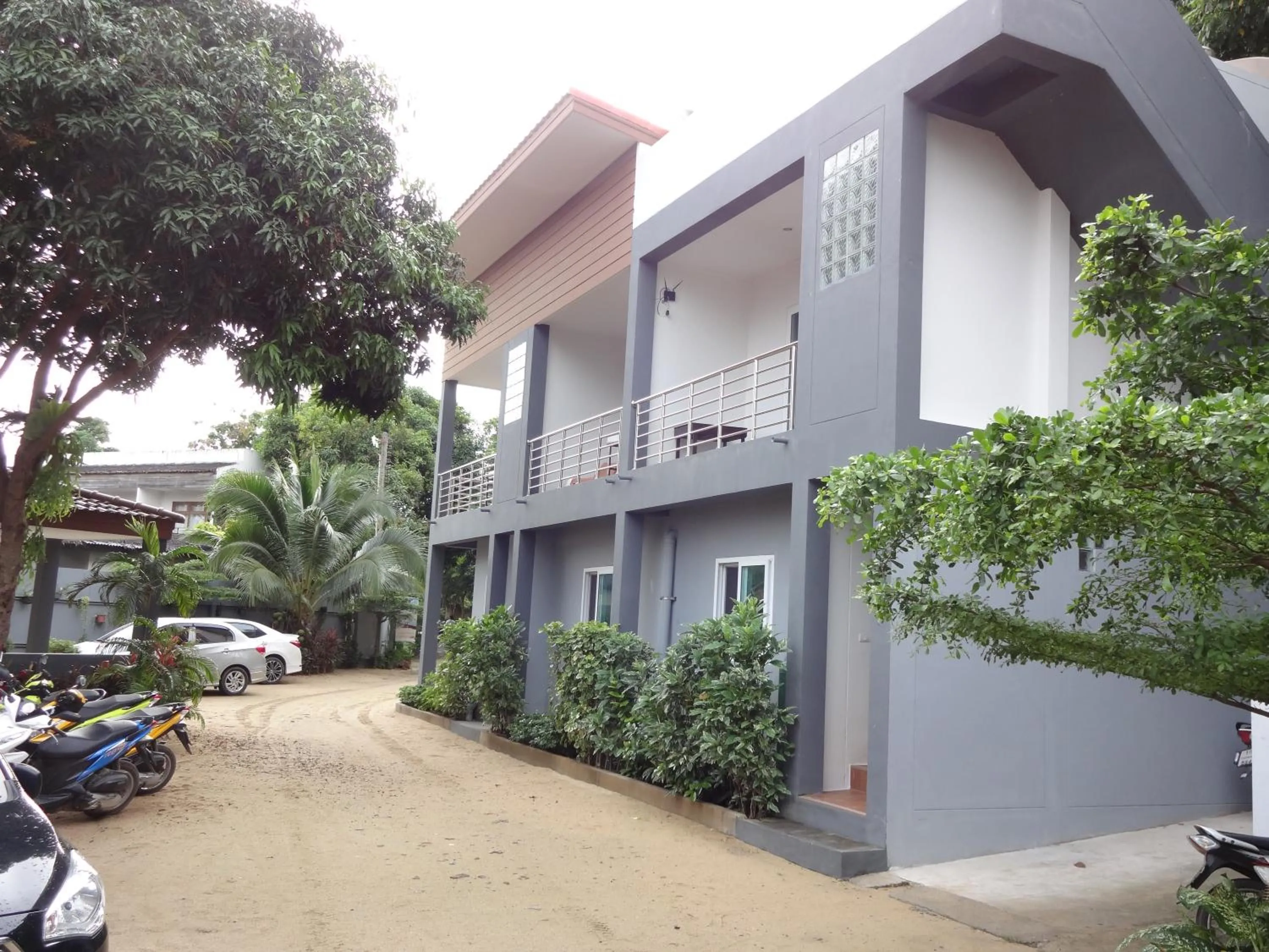 Property building in Maenam Villa Hotel