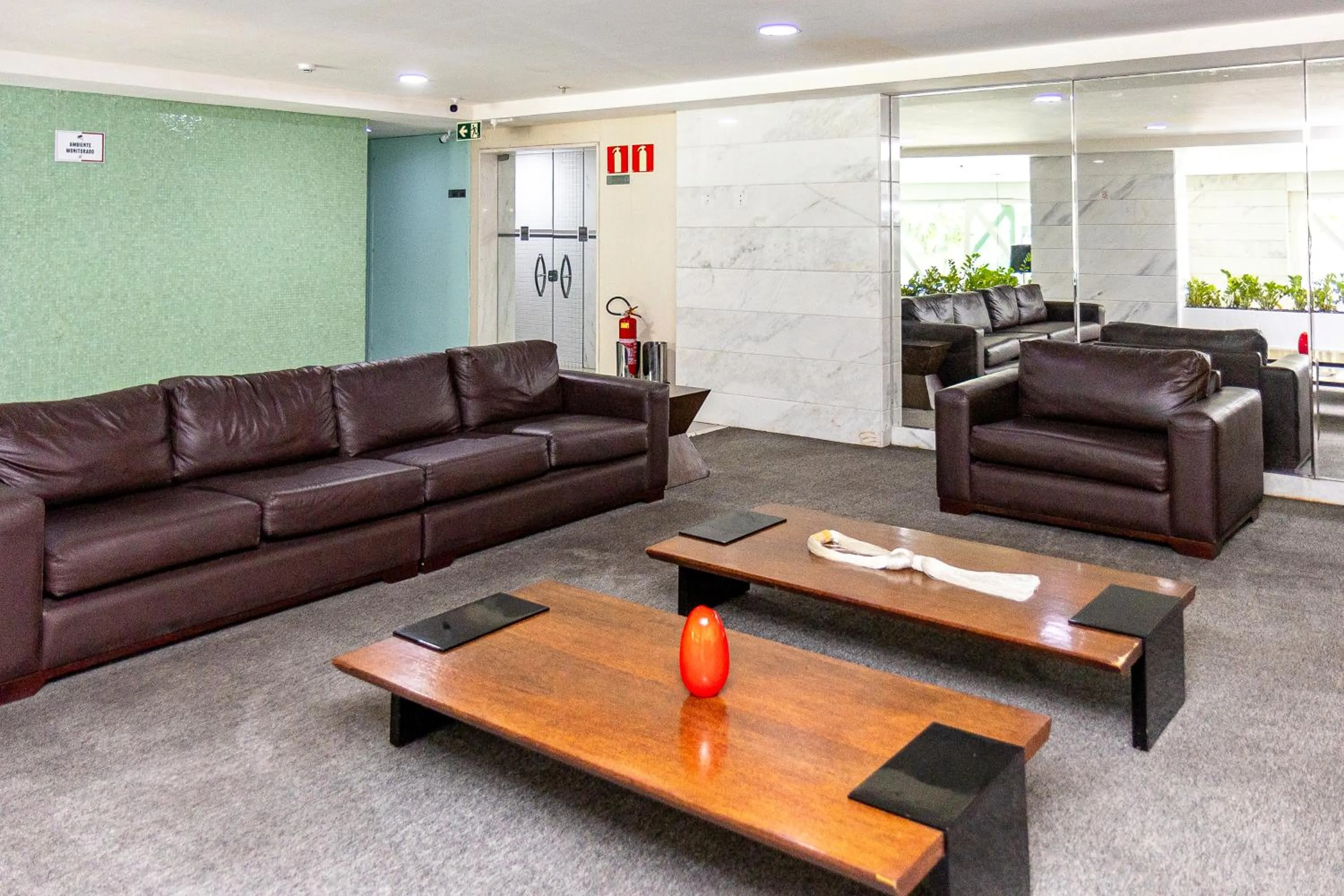 Seating area in Iguatemi Business & Flat by Avectur