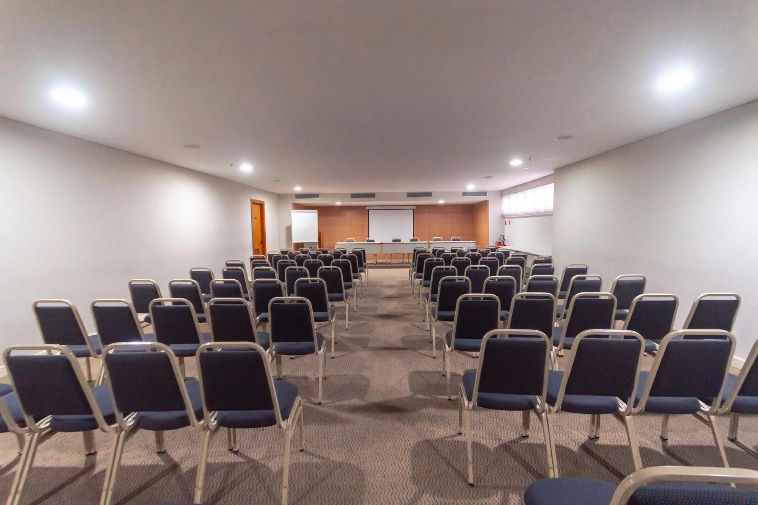 Meeting/conference room in Iguatemi Business & Flat by Avectur
