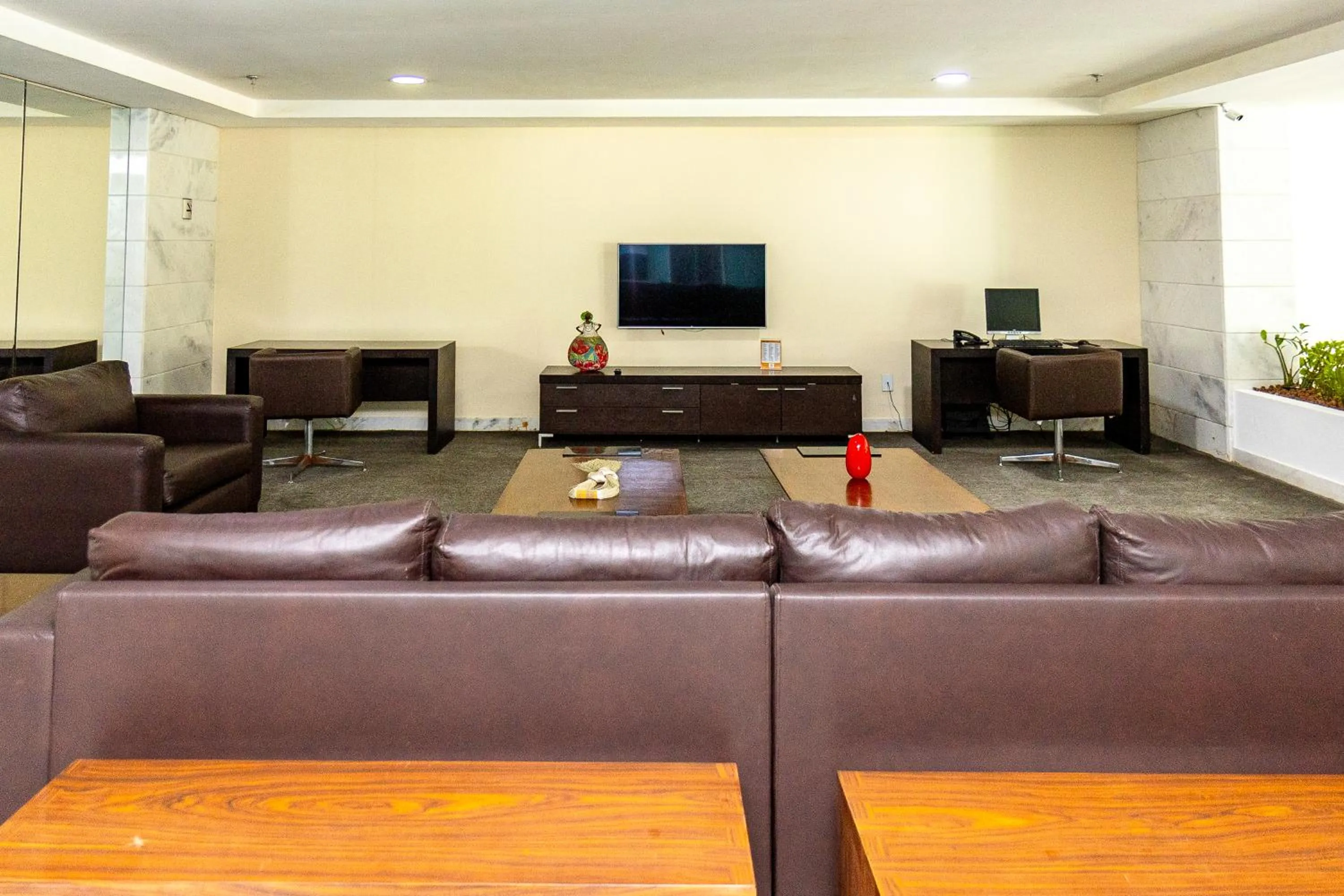 Communal lounge/ TV room in Iguatemi Business & Flat by Avectur