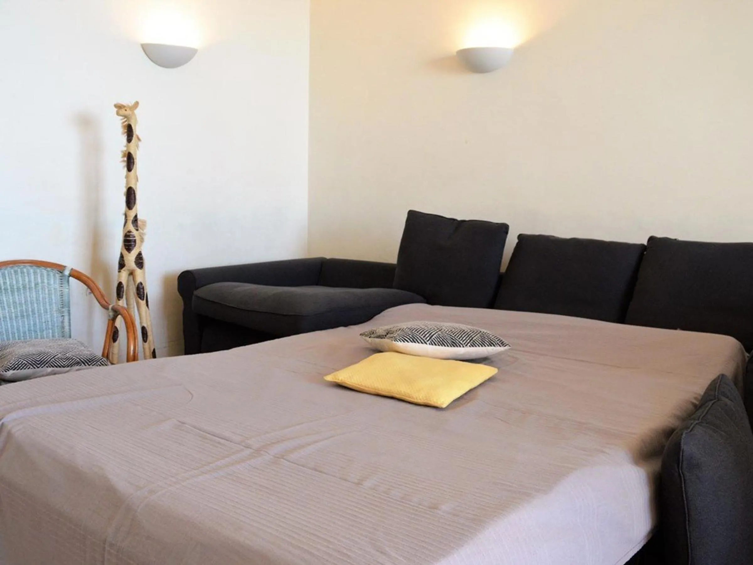 Bed in Appartement 2 pièces 5 couchages Cavalière - Accès direct plage - FR-1-251-138