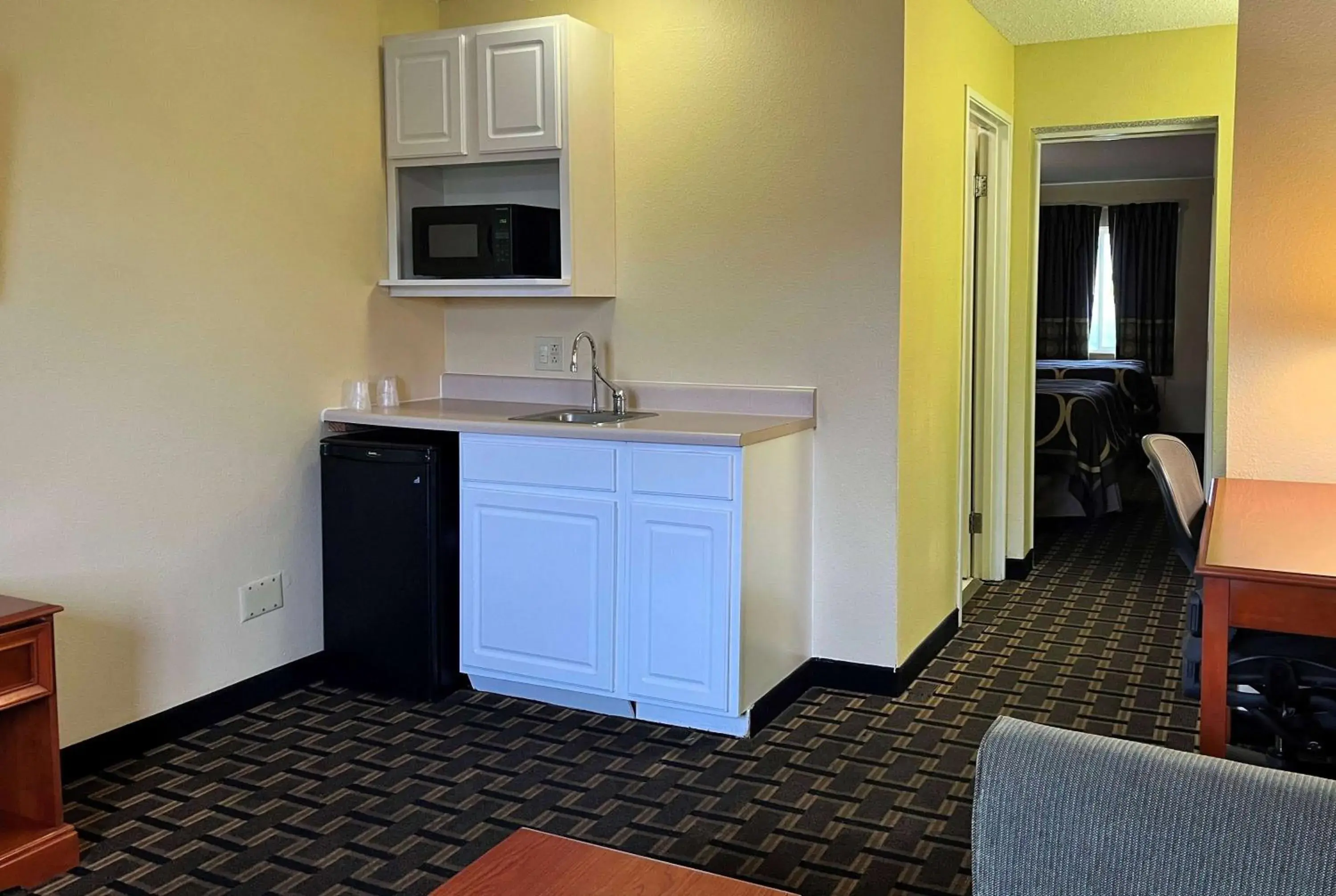 One-Bedroom Queen Suite with Two Queen Beds - Non-Smoking/Mobility Access in Super 8 by Wyndham Indianapolis/NE/Castleton Area One-Bedroom Queen Suite with Two Queen Beds - Non-Smoking/Mobility Access in Super 8 by Wyndham Indianapolis/NE/Castleton Area