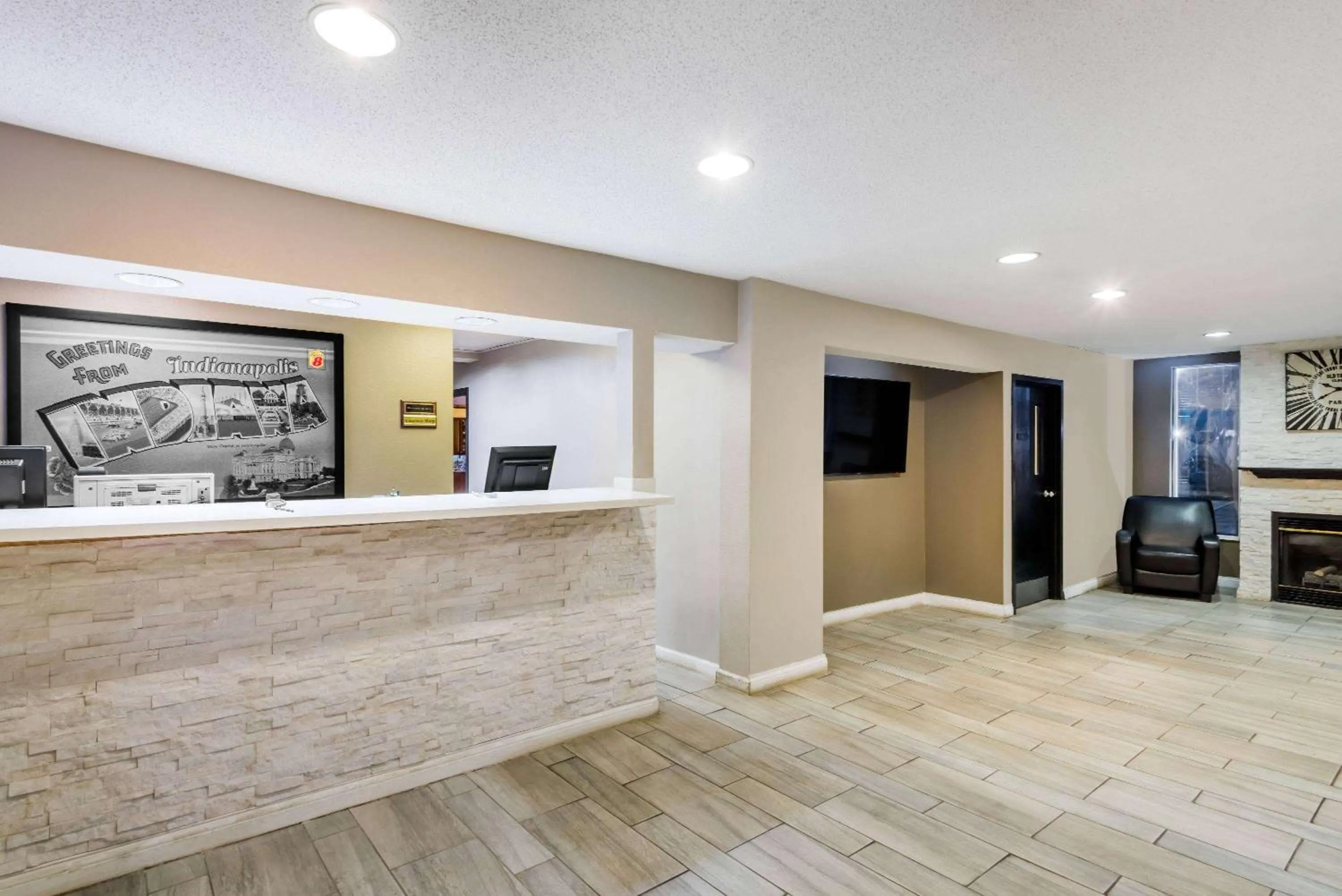 Lobby or reception in Super 8 by Wyndham Indianapolis/NE/Castleton Area