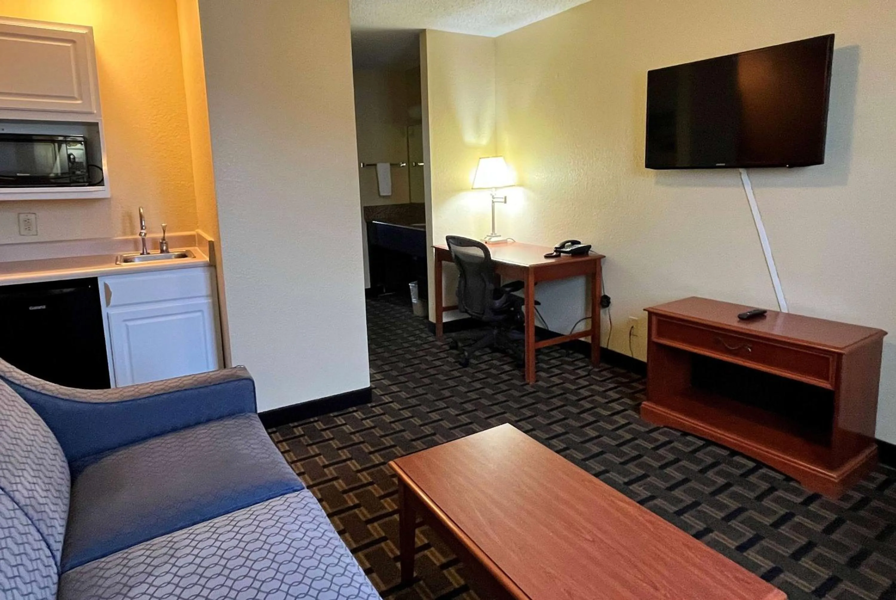 Photo of the whole room in Super 8 by Wyndham Indianapolis/NE/Castleton Area