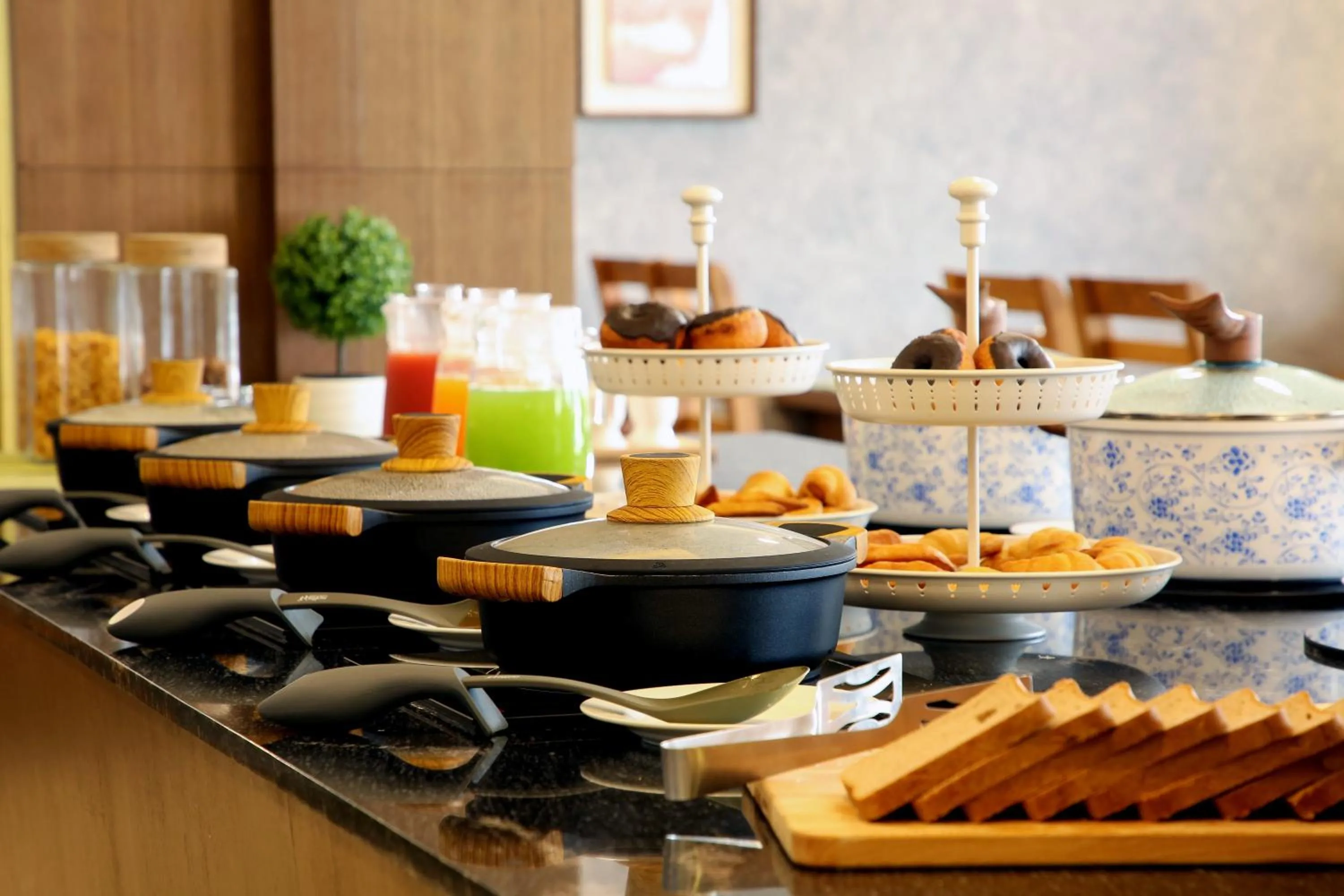 Restaurant/places to eat in Sidra Pristine Hotel and Portico Halls