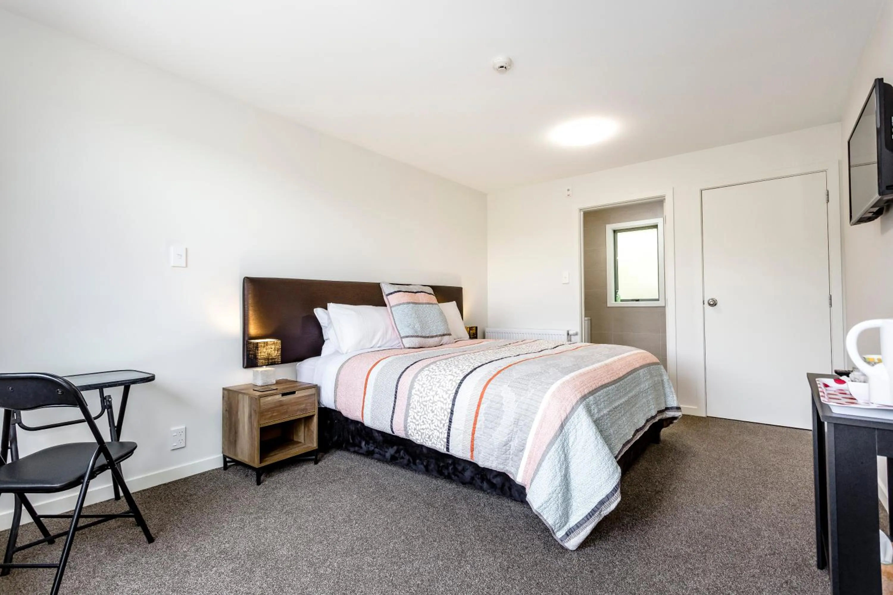 Bedroom, Bed in Hunters Moon