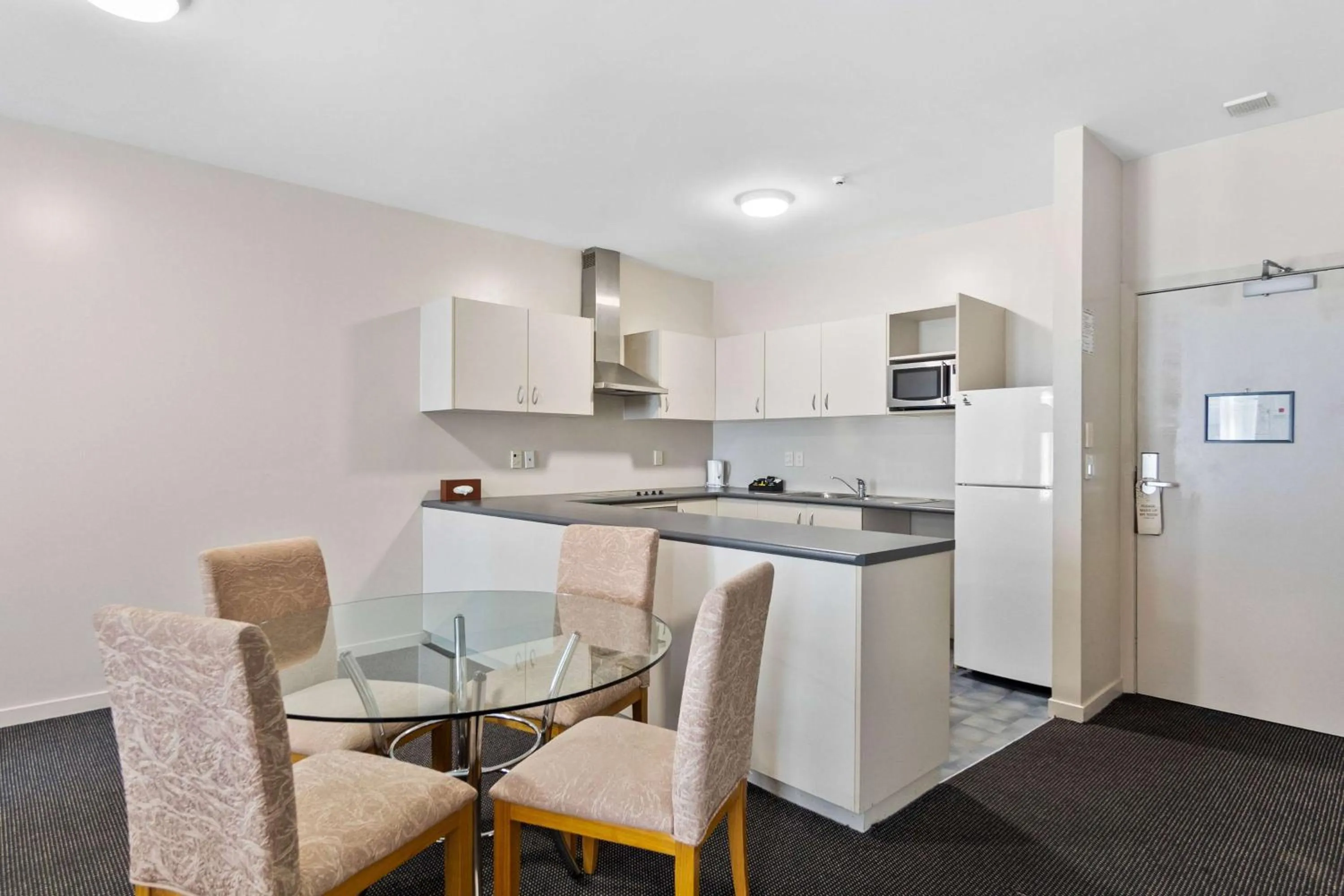 Photo of the whole room in Ramada by Wyndham, Hamilton City Center