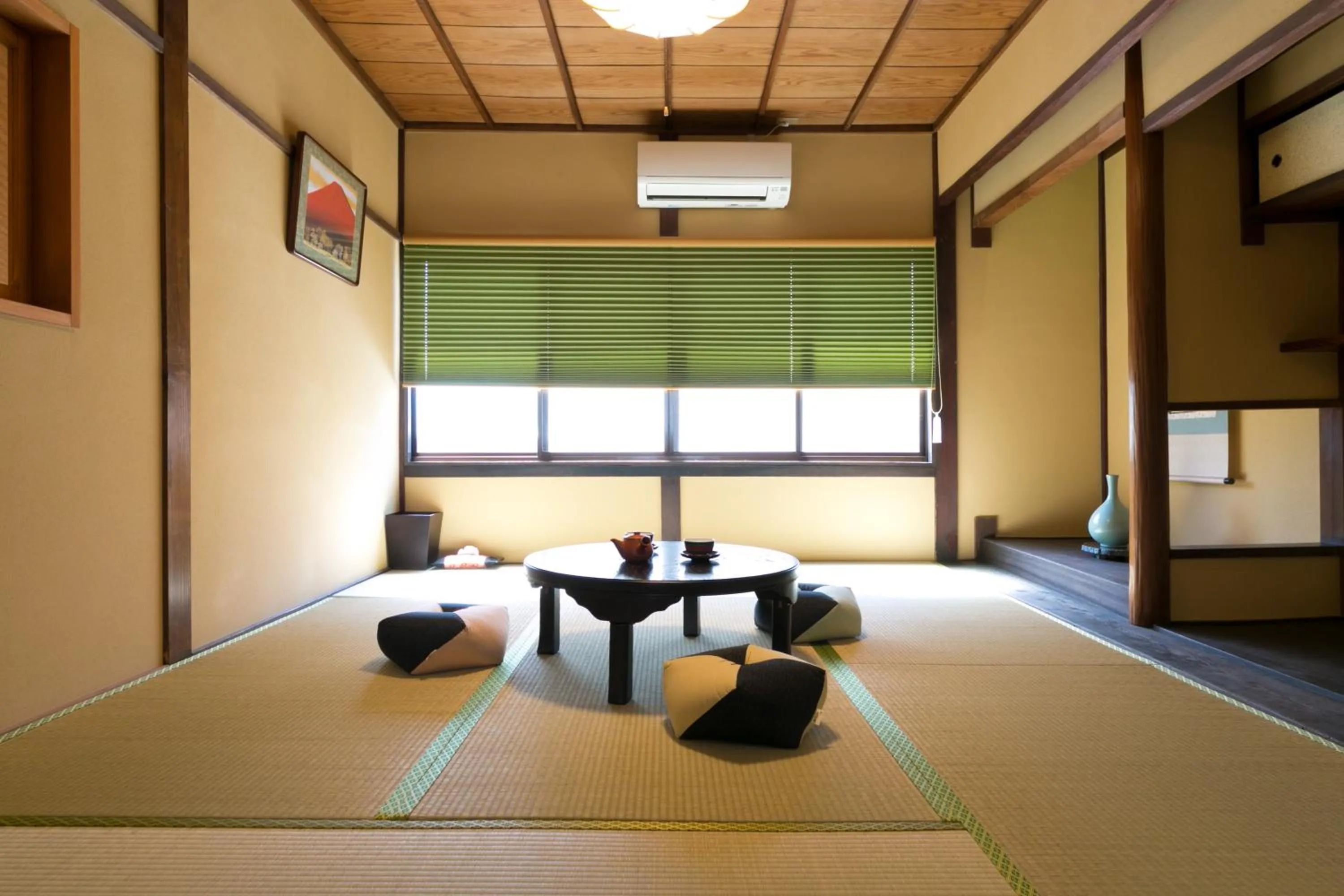 Seating area in Kyotoya Tsukinoyu Kukai