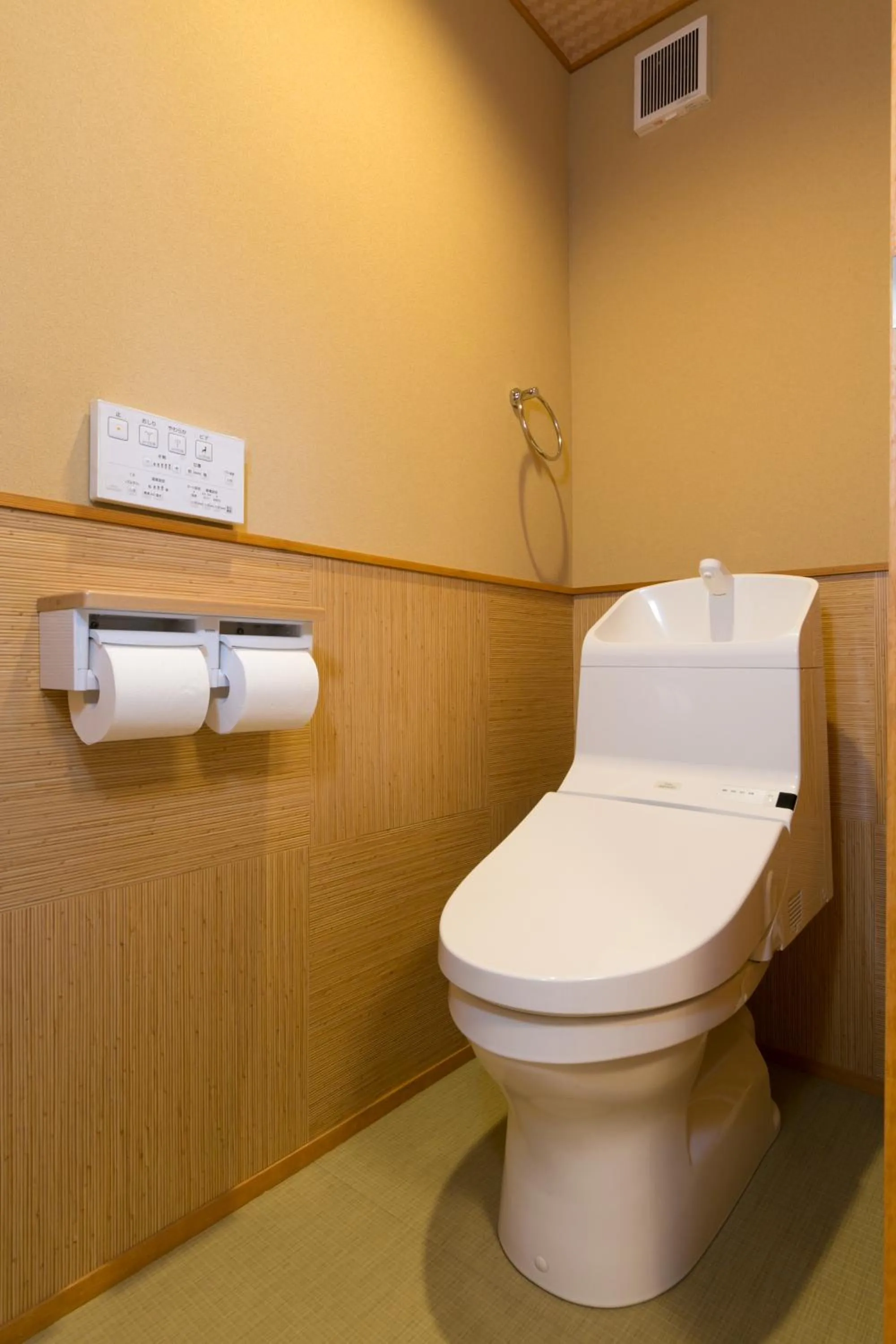 Toilet in Kyotoya Tsukinoyu Kukai