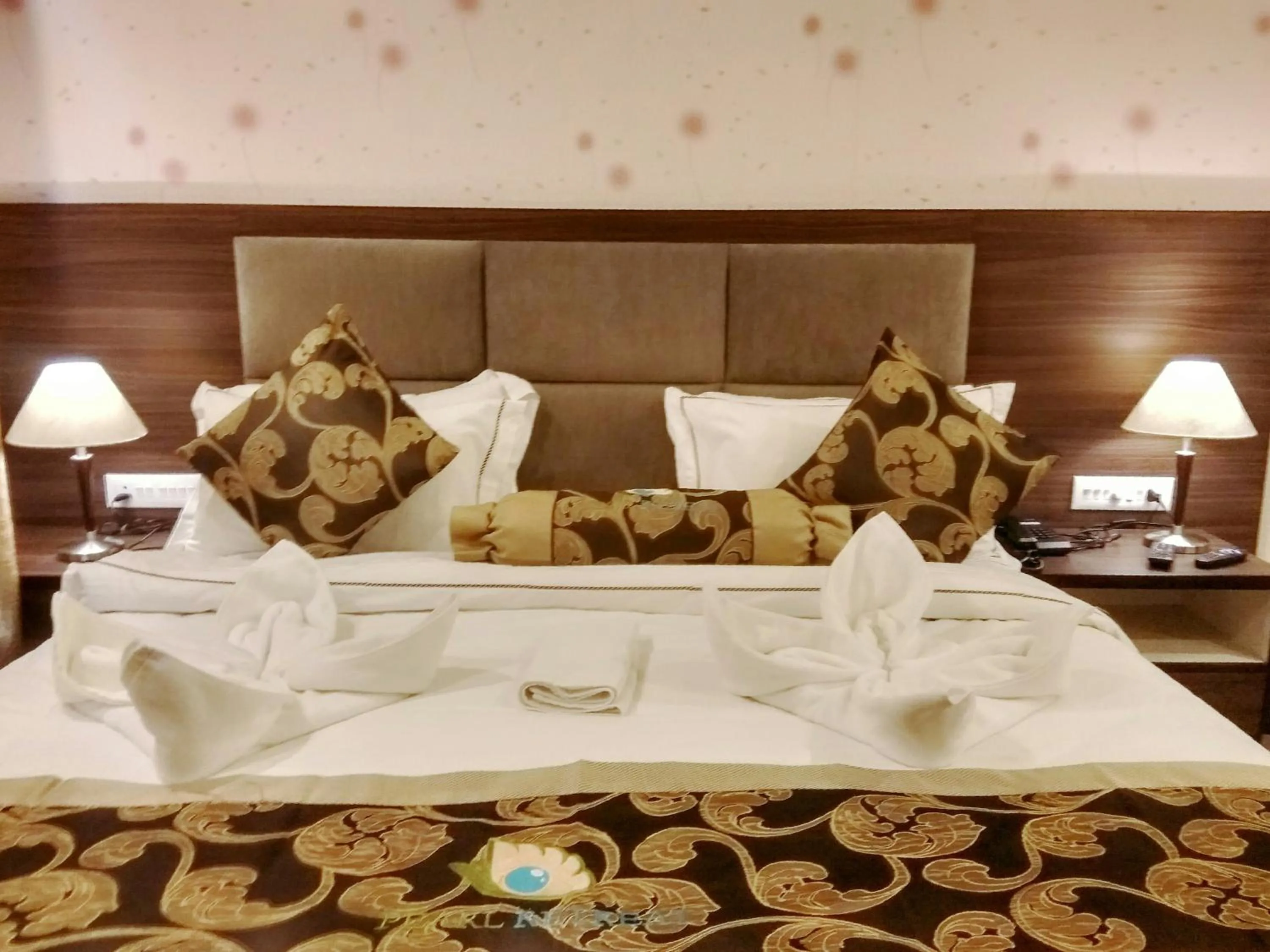 Bed in Pearl Retreat