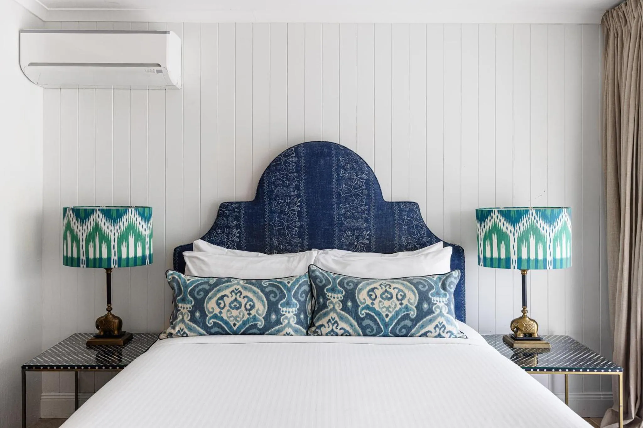 Bedroom, Bed in The Lord Byron