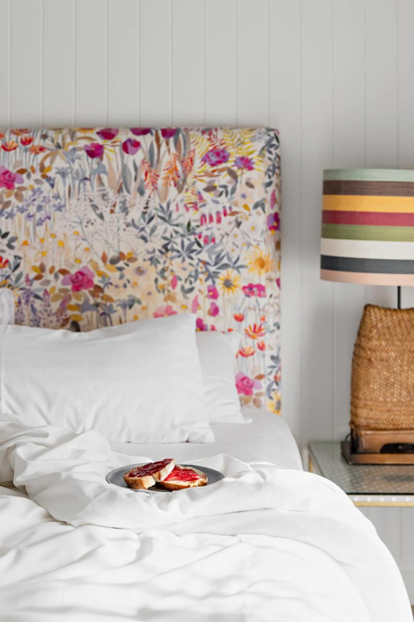 Bedroom, Bed in The Lord Byron