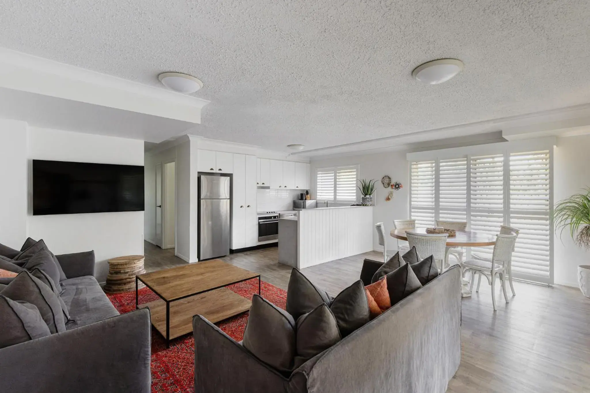 Three-Bedroom Apartment in The Lord Byron Three-Bedroom Apartment in The Lord Byron