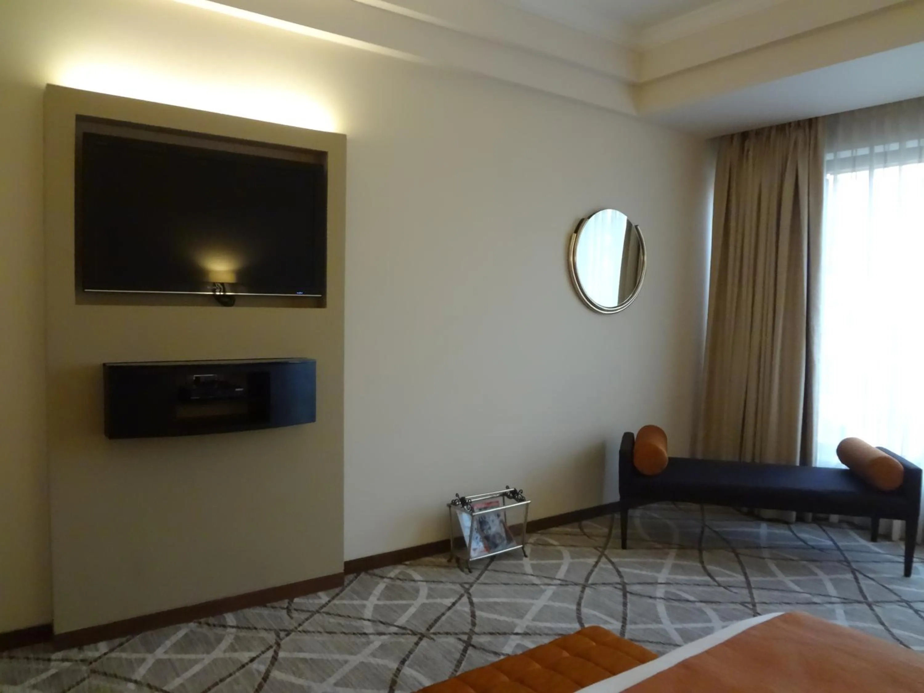 TV and multimedia in Hotel Marine Plaza