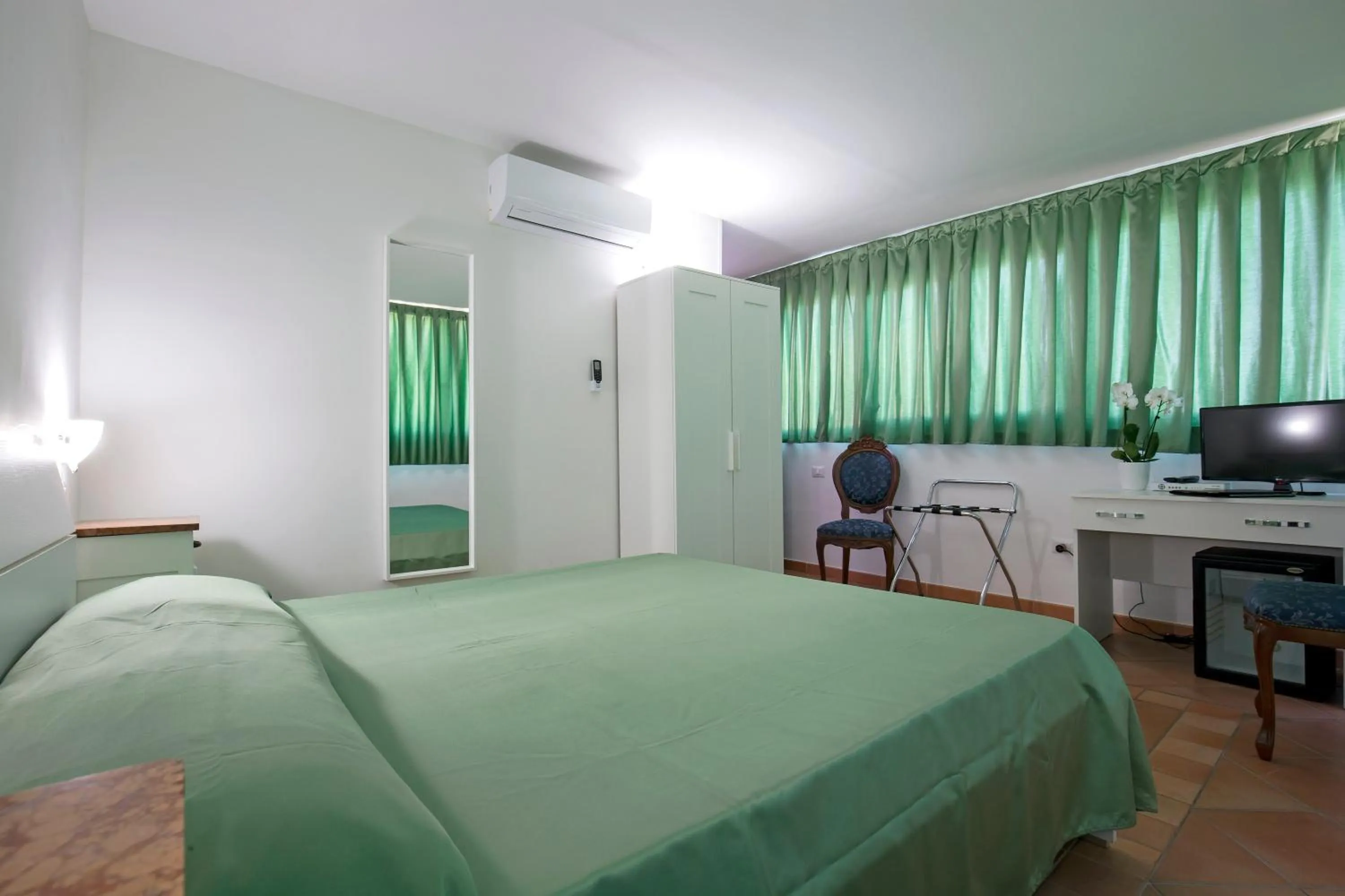 Bedroom, Bed in La Panoramica Hotel