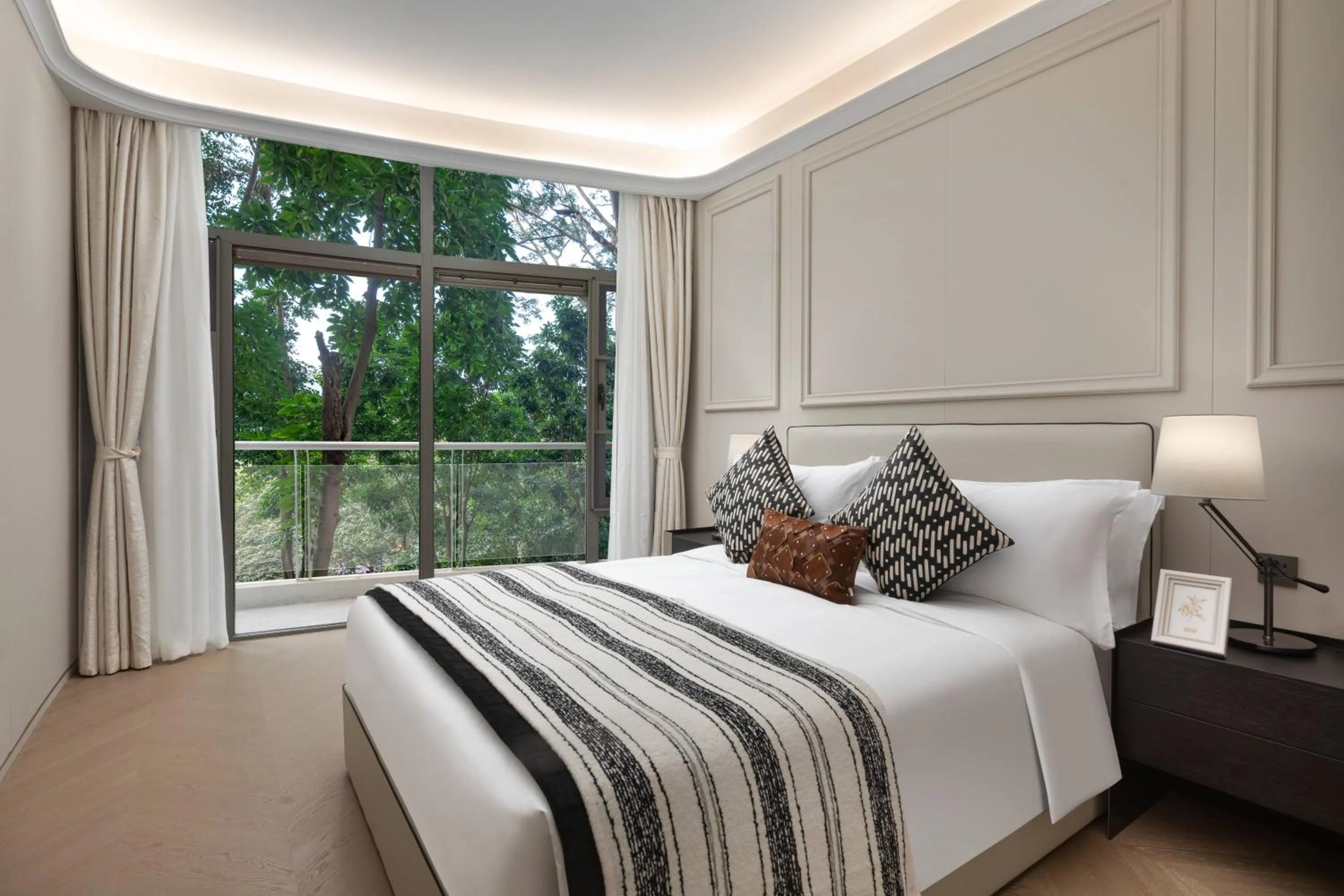 Photo of the whole room, Bed in CM+ Service Apartment Shenzhen Taige