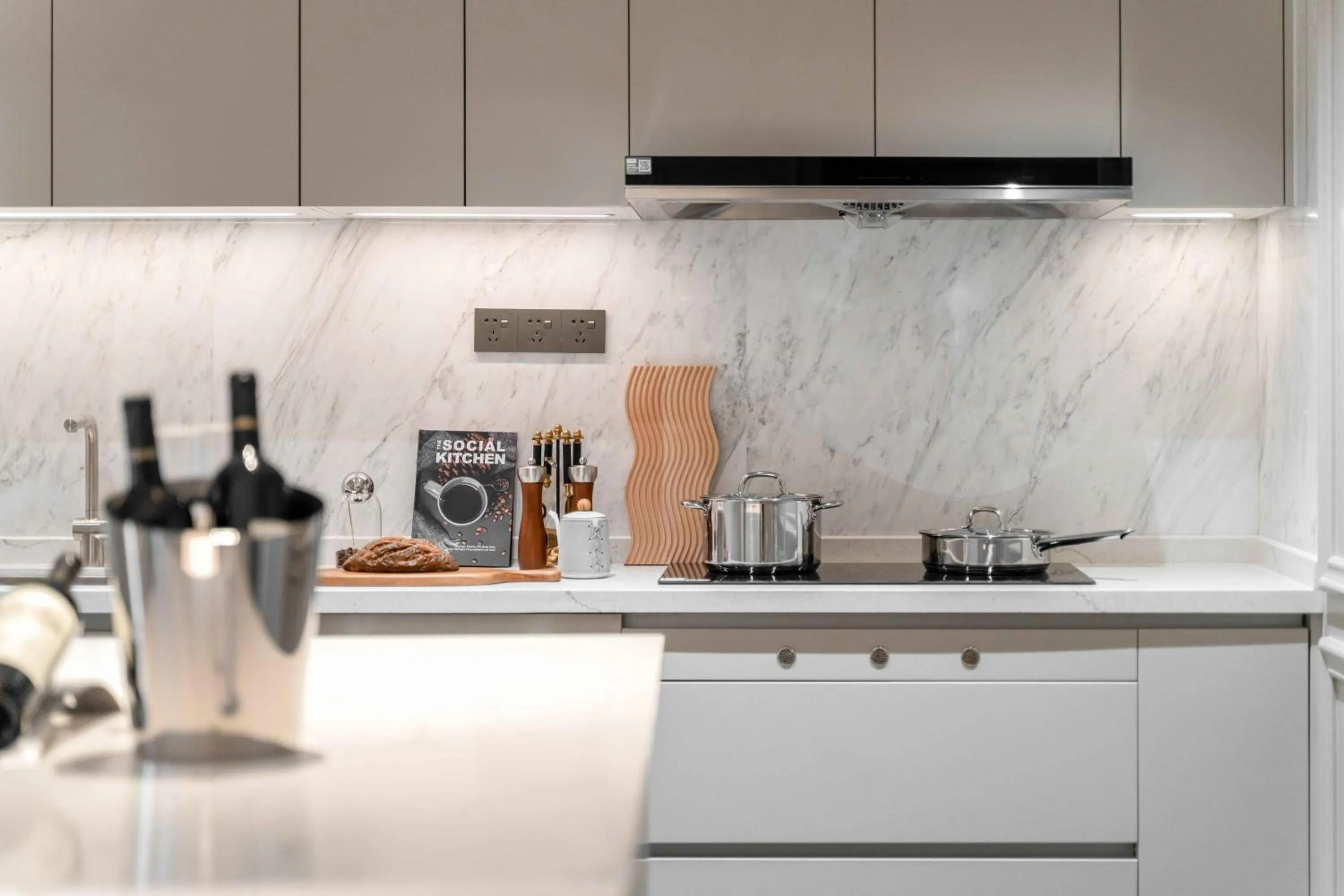 Kitchen or kitchenette in CM+ Service Apartment Shenzhen Taige